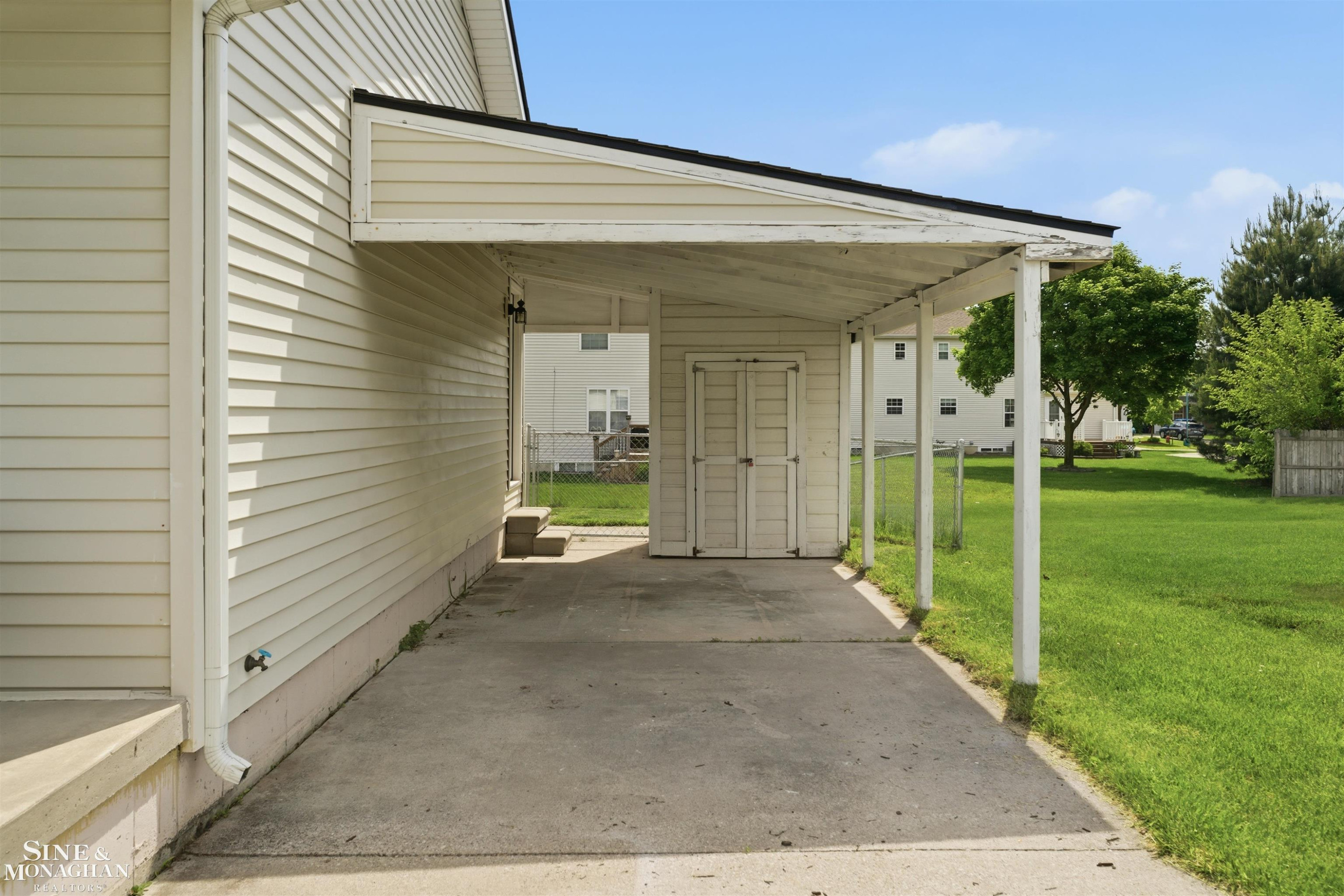 1045 April Lane, Marysville, MI 48040 — Photo 28