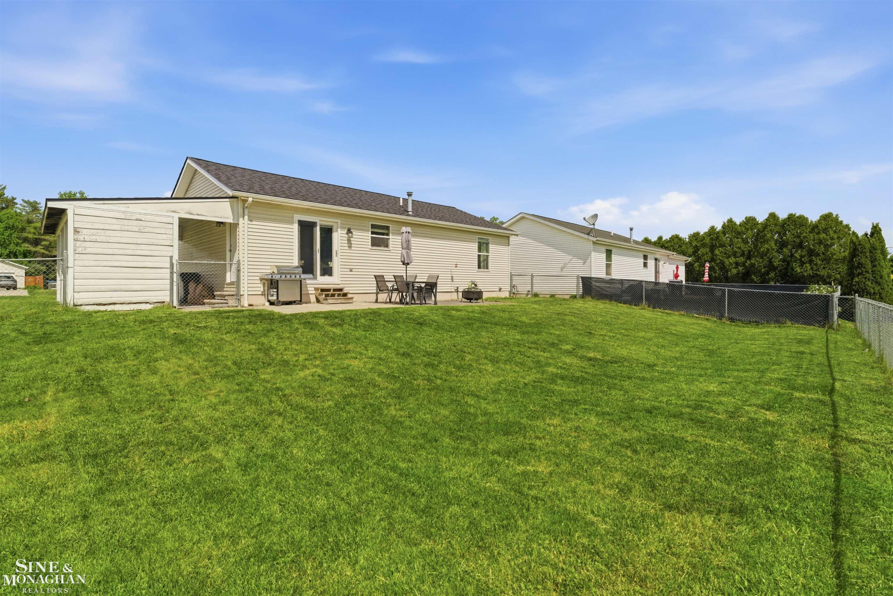 1045 April Lane, Marysville, MI 48040 — Photo 31