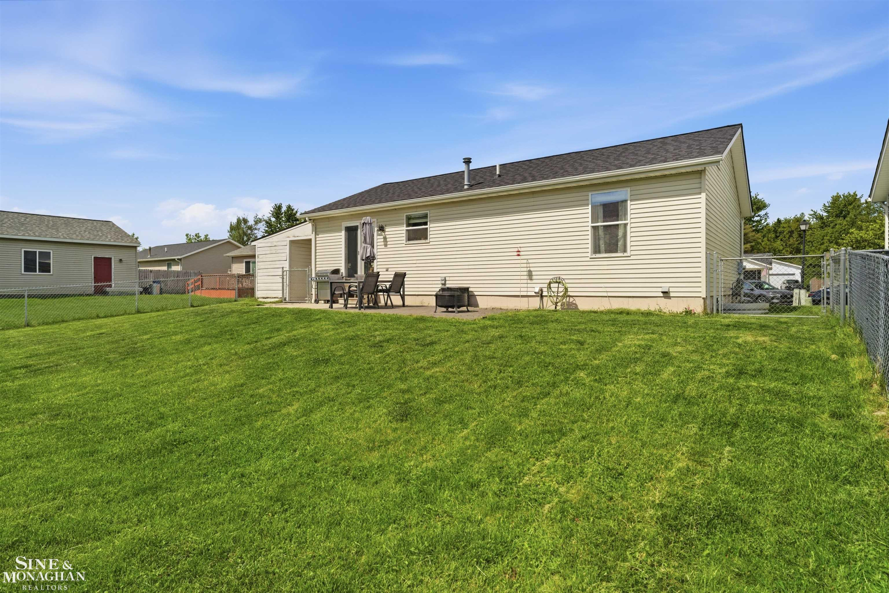 1045 April Lane, Marysville, MI 48040 — Photo 32