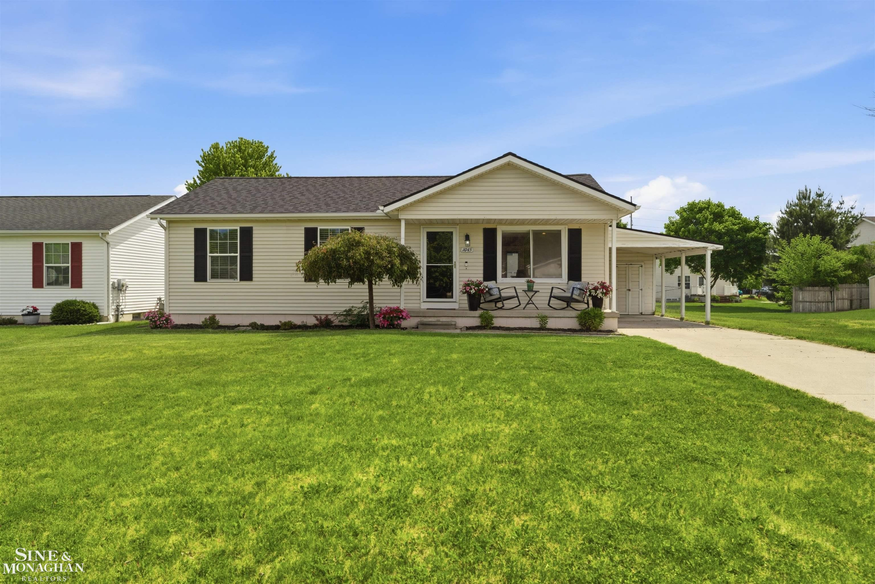 1045 April Lane, Marysville, MI 48040 — Photo 35