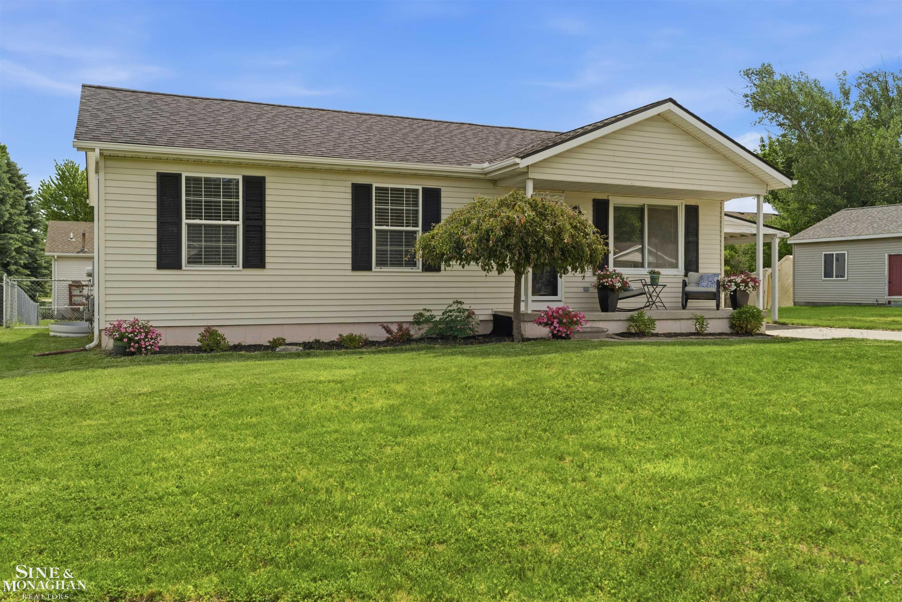 1045 April Lane, Marysville, MI 48040 — Photo 36