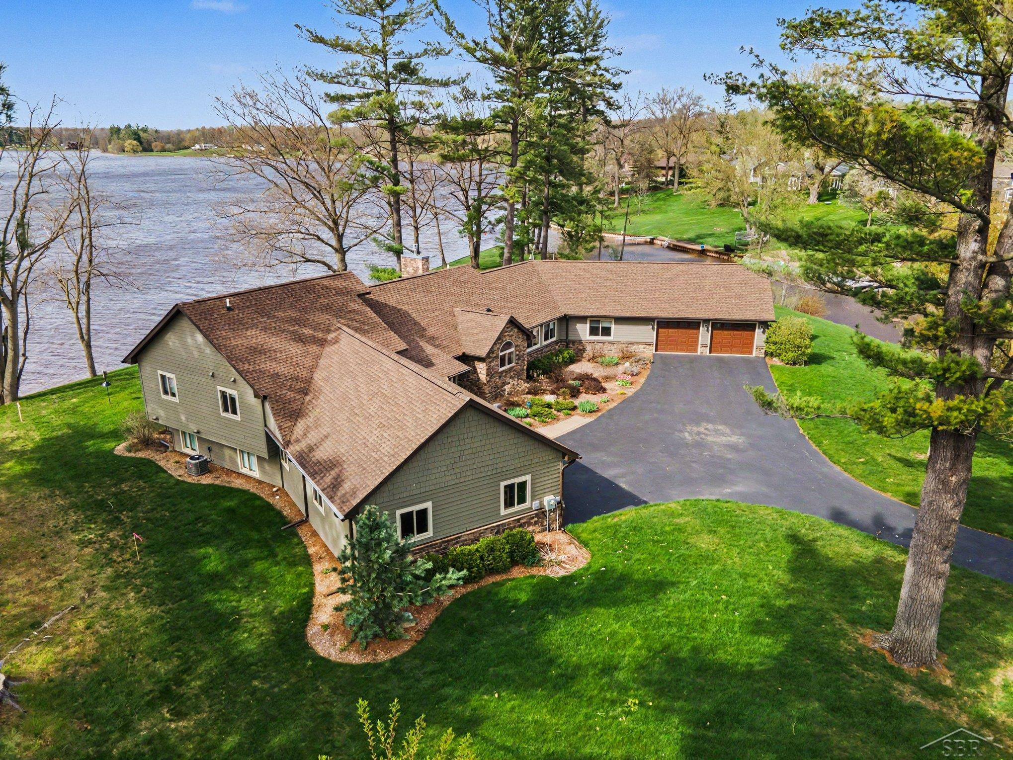 4589 N Island Drive, Sanford, MI 48657 — Photo 2