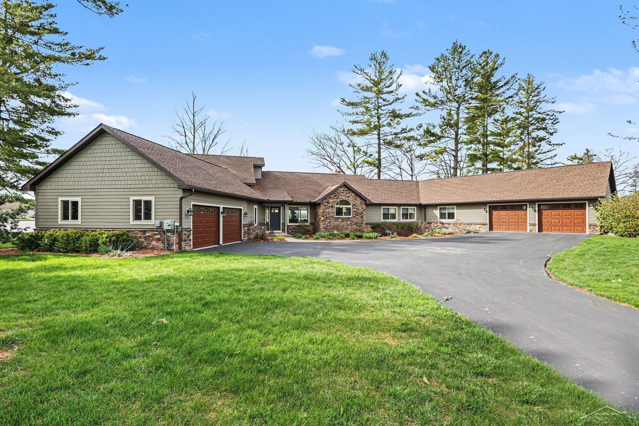 4589 N Island Drive, Sanford, MI 48657 — Photo 6