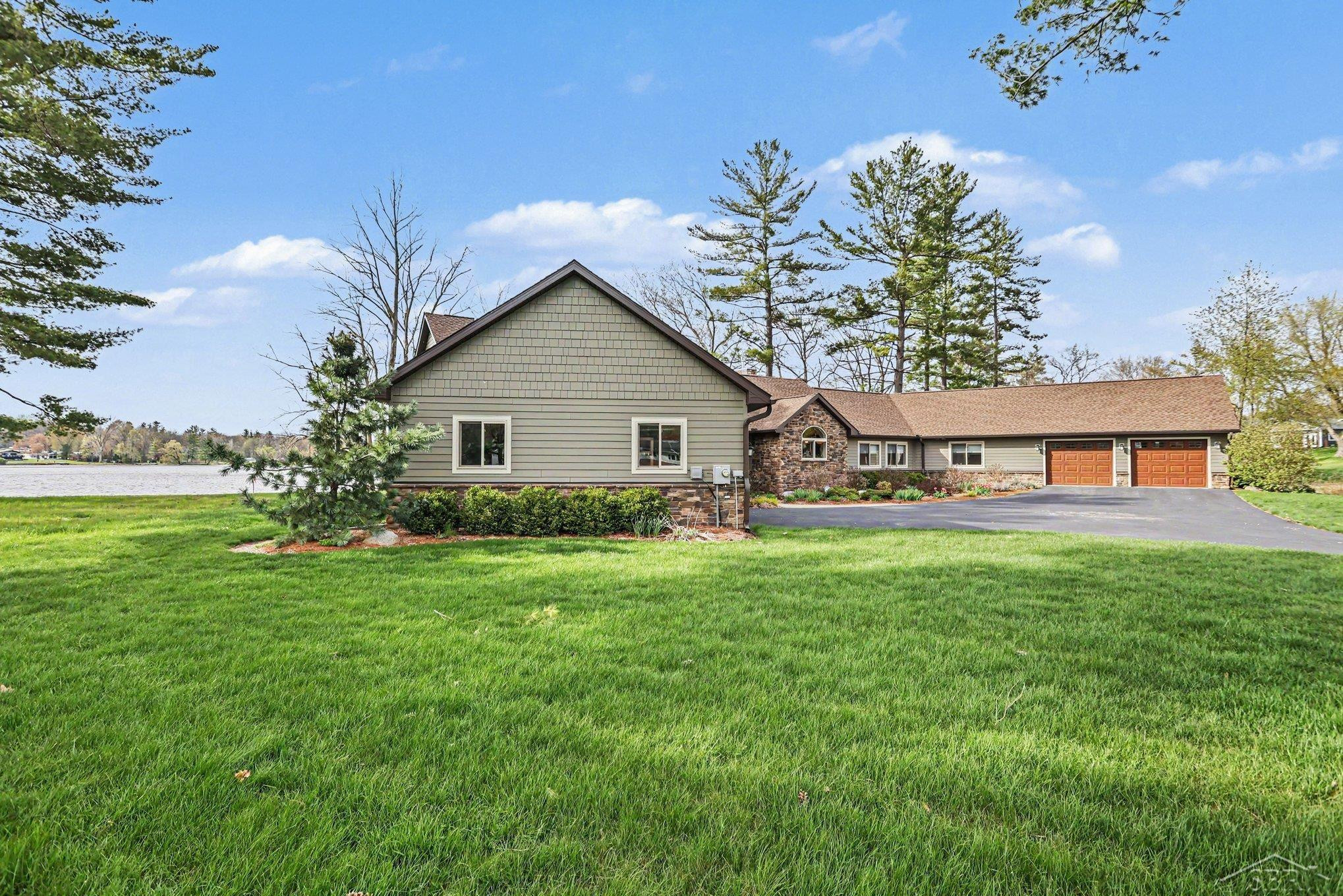 4589 N Island Drive, Sanford, MI 48657 — Photo 8