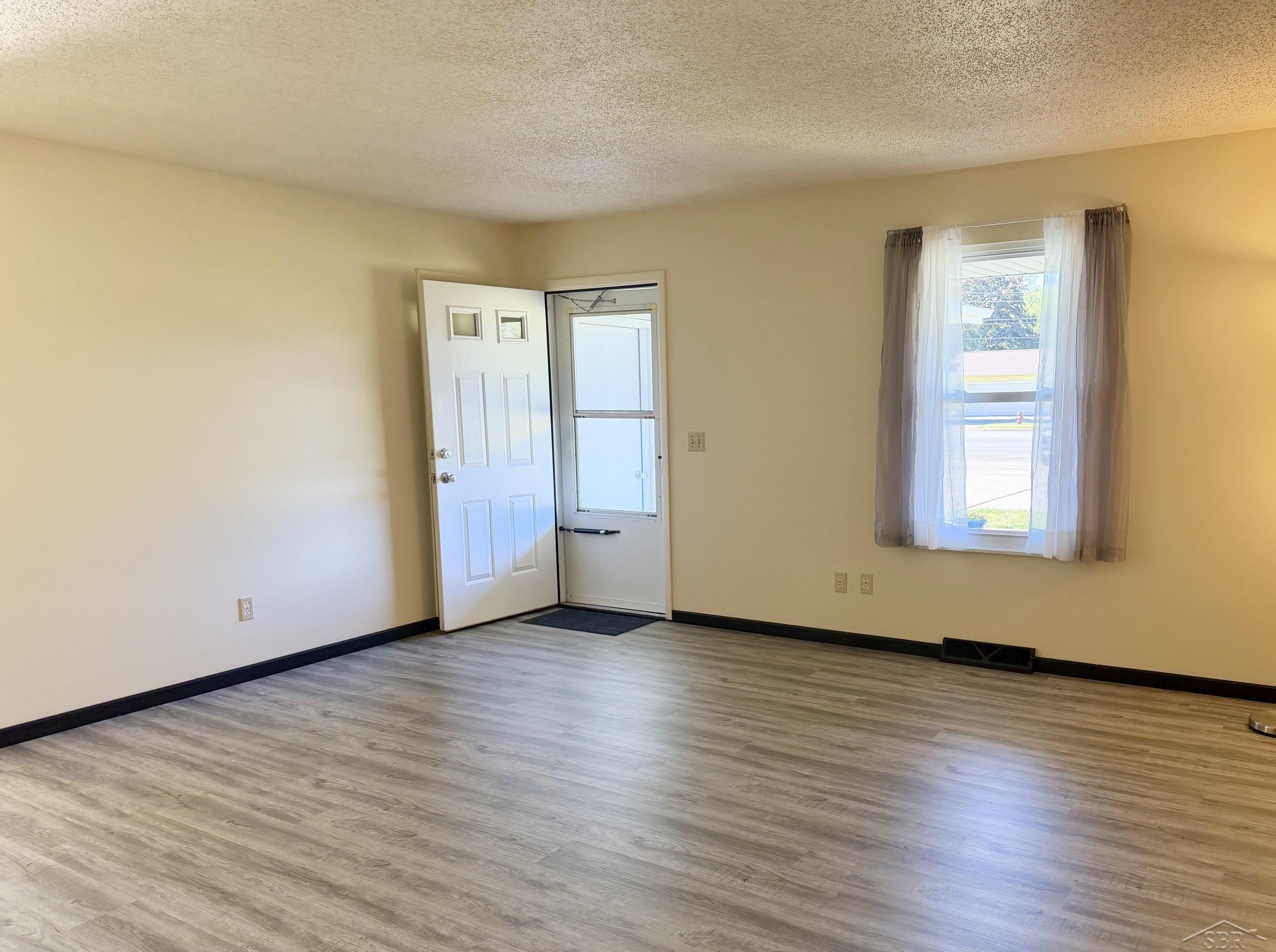 4566 Shattuck Road, 4568, Saginaw, MI 48603 — Photo 2