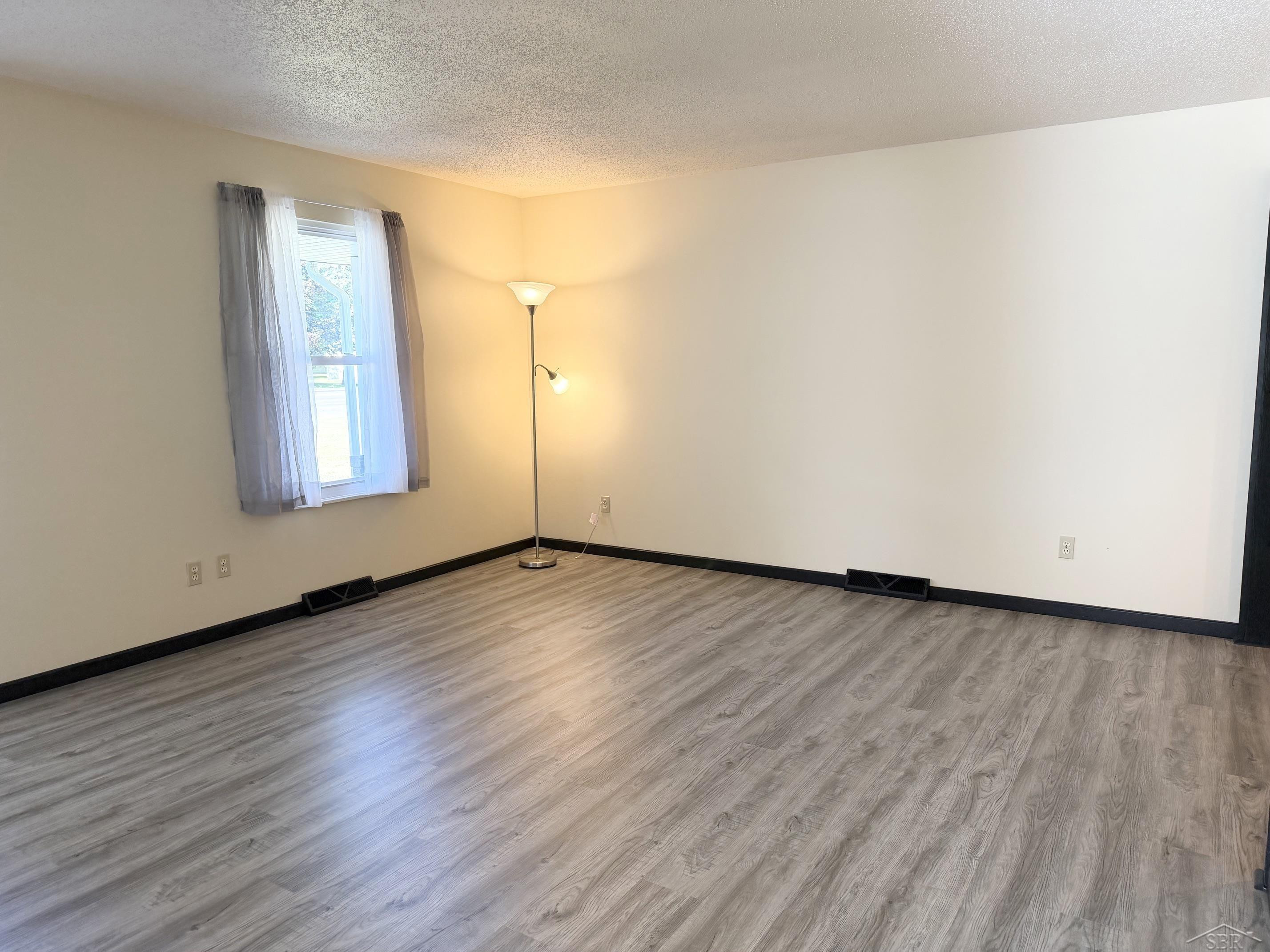 4566 Shattuck Road, 4568, Saginaw, MI 48603 — Photo 3