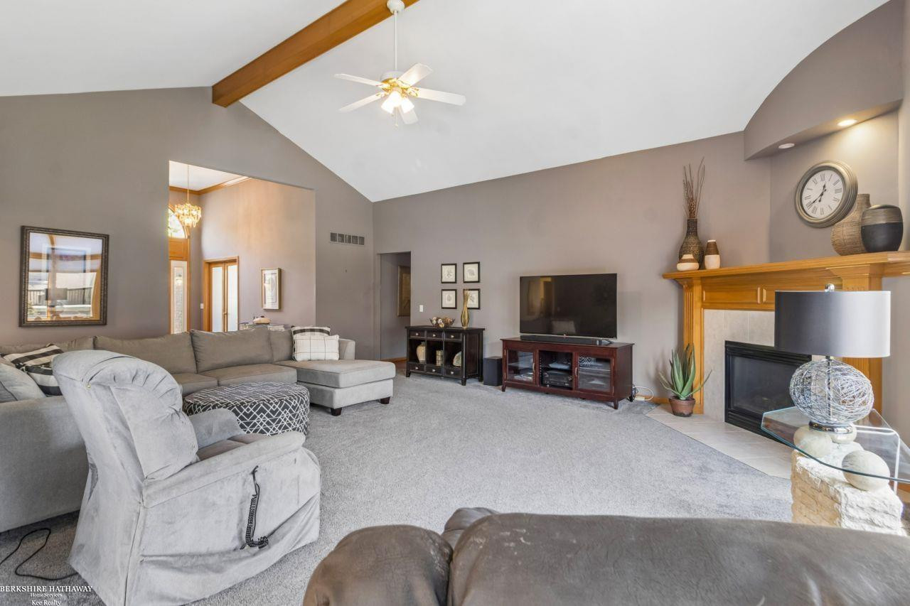 52688 Clinton Oak Lane, Shelby Twp, MI 48316 — Photo 9
