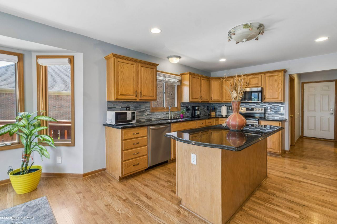 52688 Clinton Oak Lane, Shelby Twp, MI 48316 — Photo 10