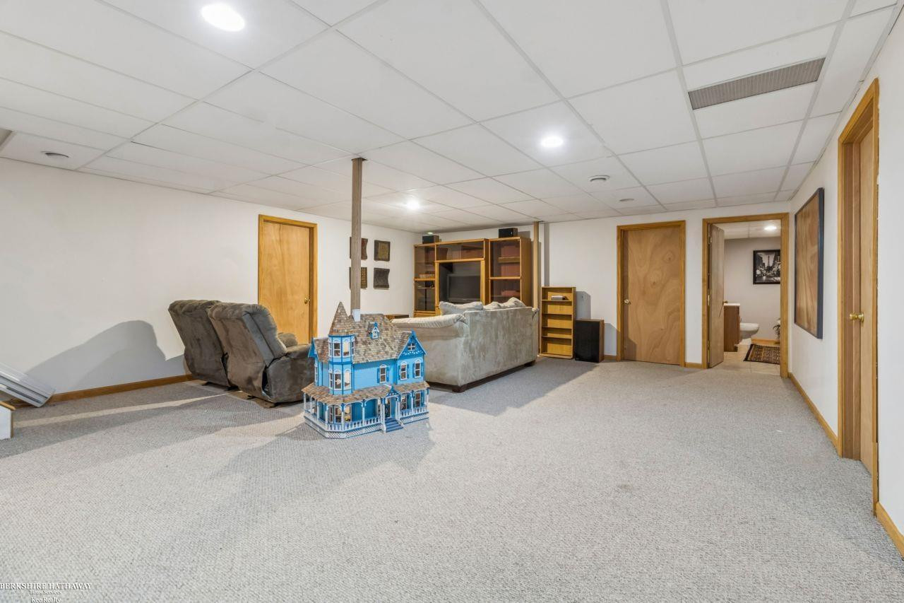 52688 Clinton Oak Lane, Shelby Twp, MI 48316 — Photo 33