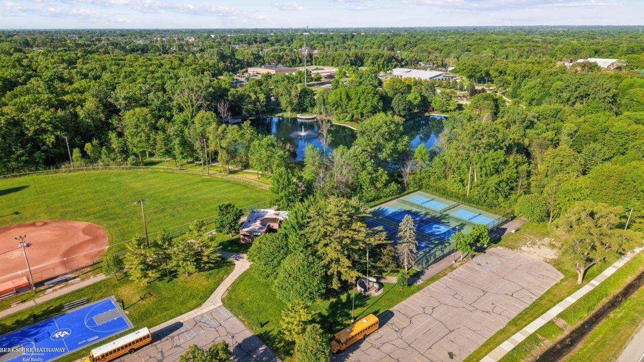 52688 Clinton Oak Lane, Shelby Twp, MI 48316 — Photo 42