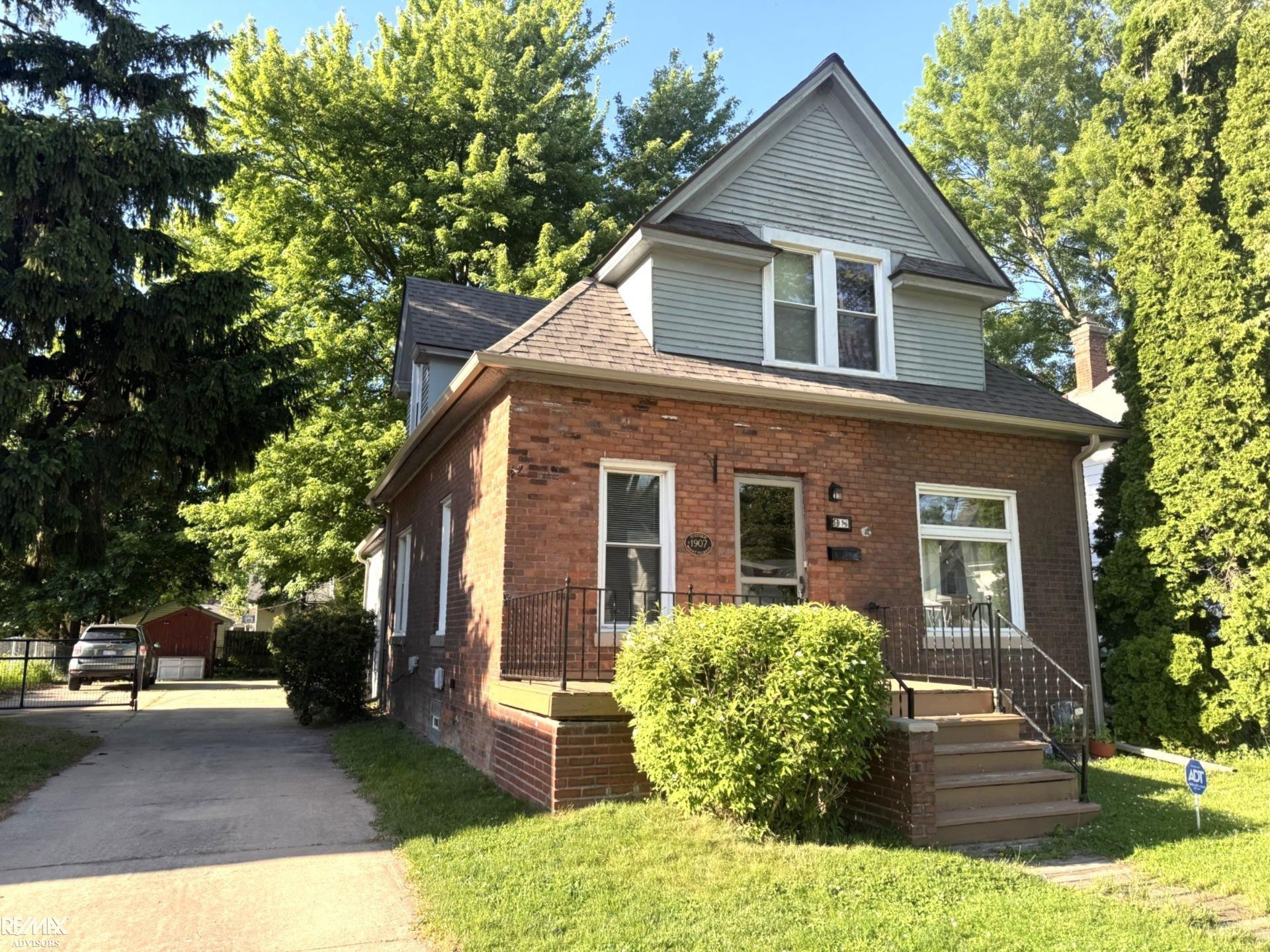 98 Gallup Street, Mount Clemens, MI 48043