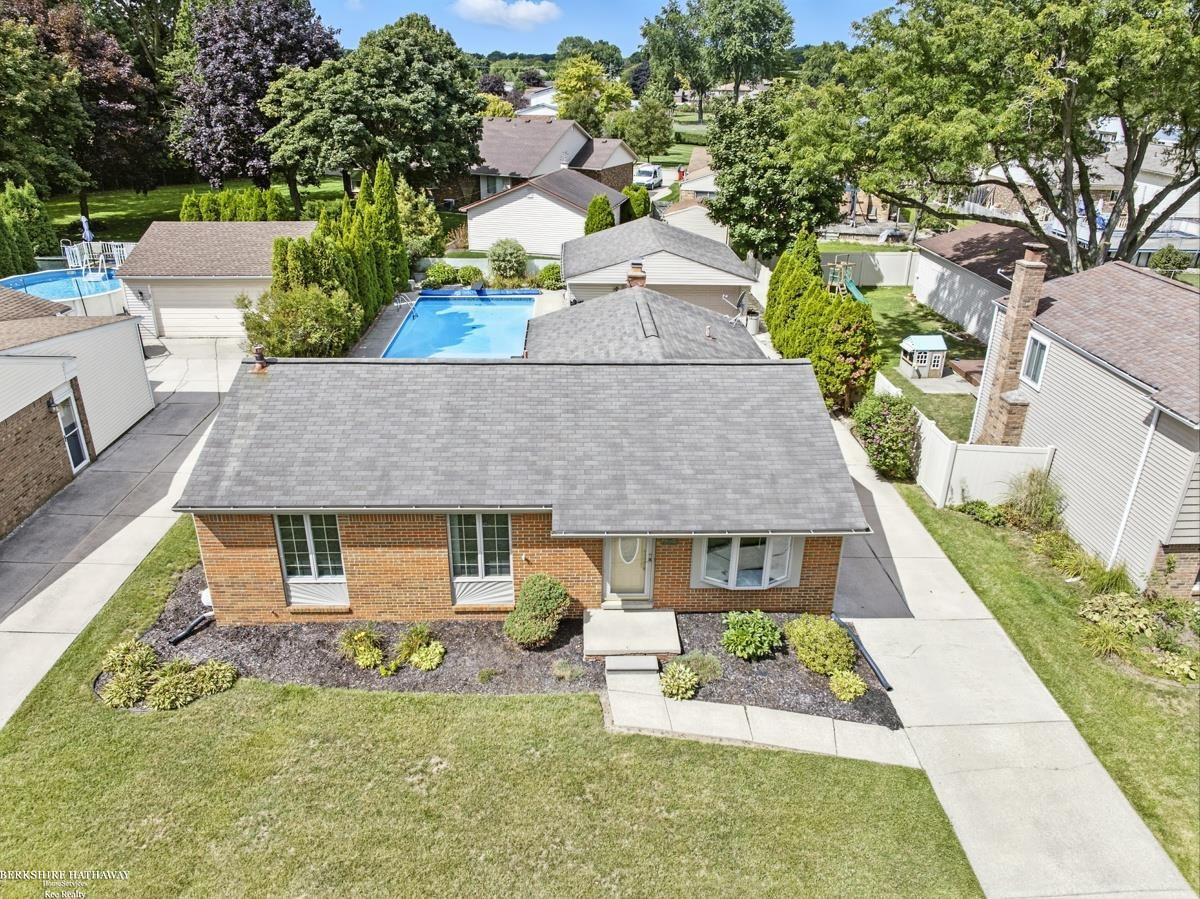 42011 CLAYTON Street, Clinton Twp, MI 48038 — Photo 2