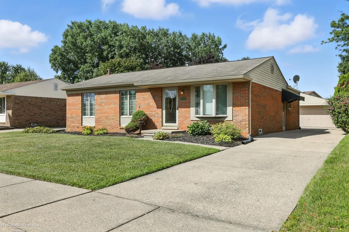 42011 CLAYTON Street, Clinton Twp, MI 48038 — Photo 3