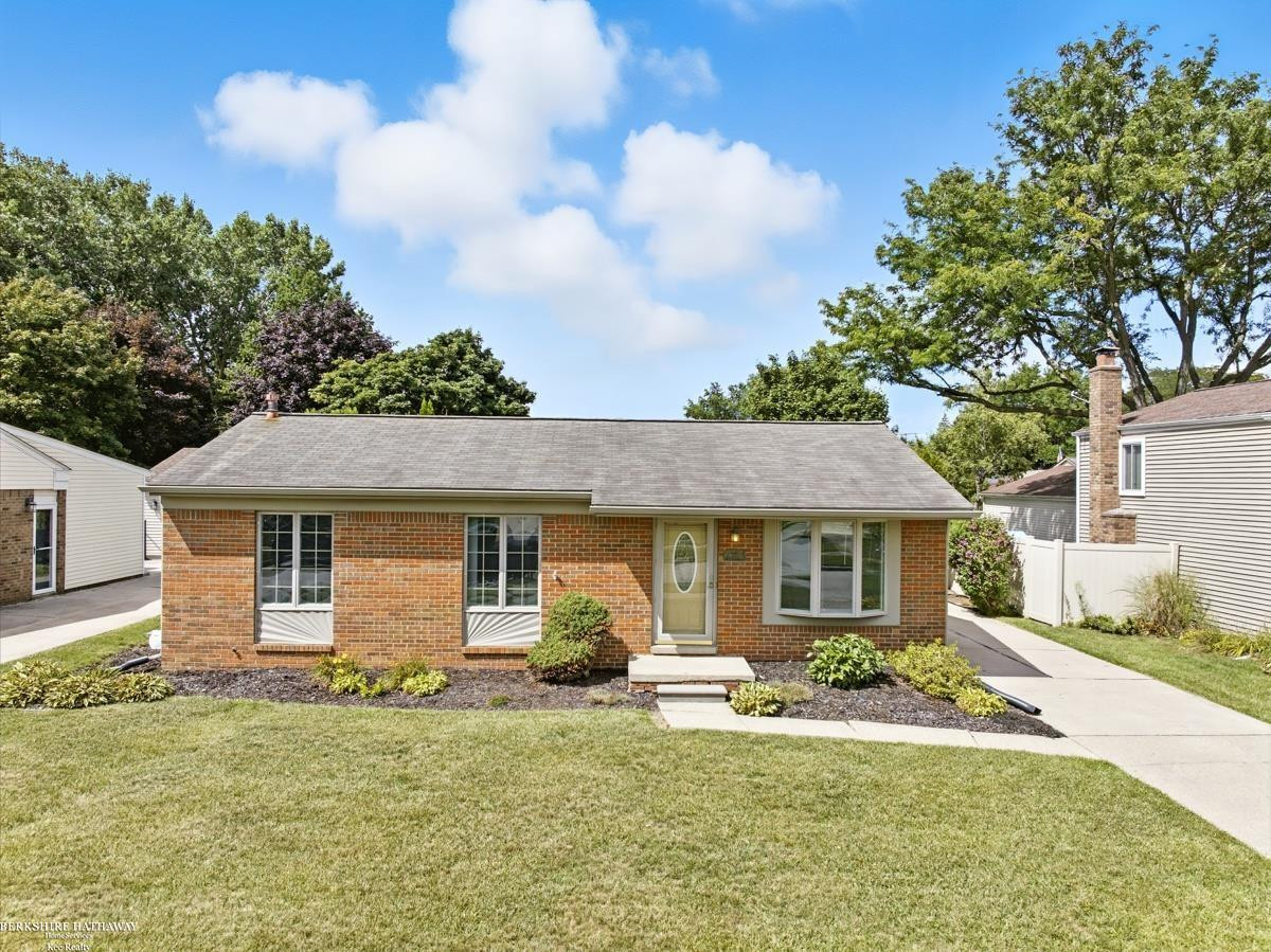 42011 CLAYTON Street, Clinton Twp, MI 48038 — Photo 5