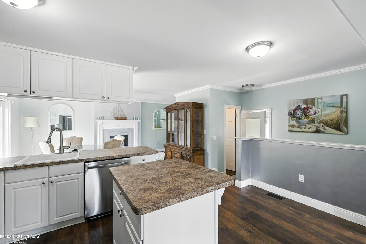 42011 CLAYTON Street, Clinton Twp, MI 48038 — Photo 10