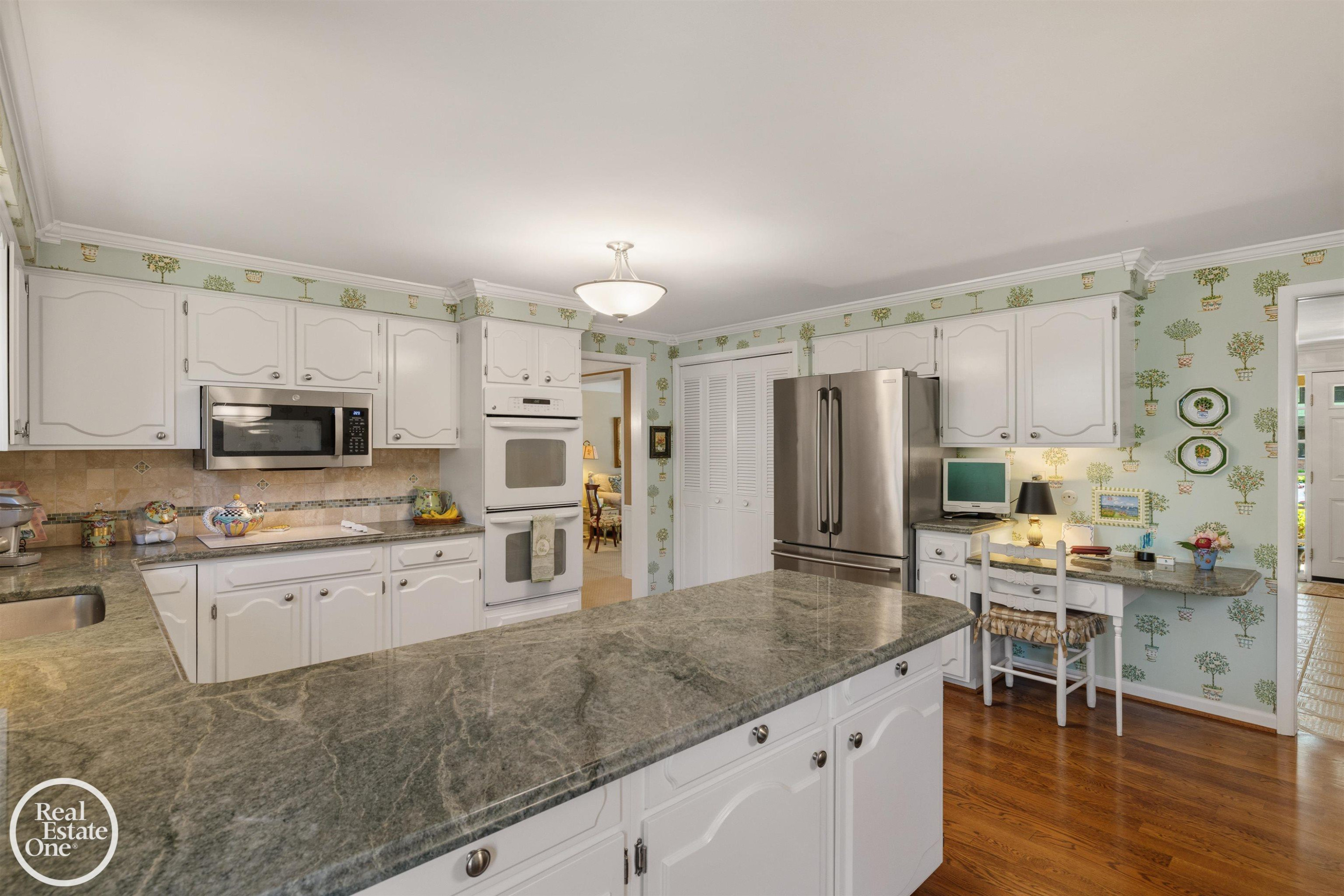 432 Saddle Lane, Grosse Pointe Woods, MI 48236 — Photo 15