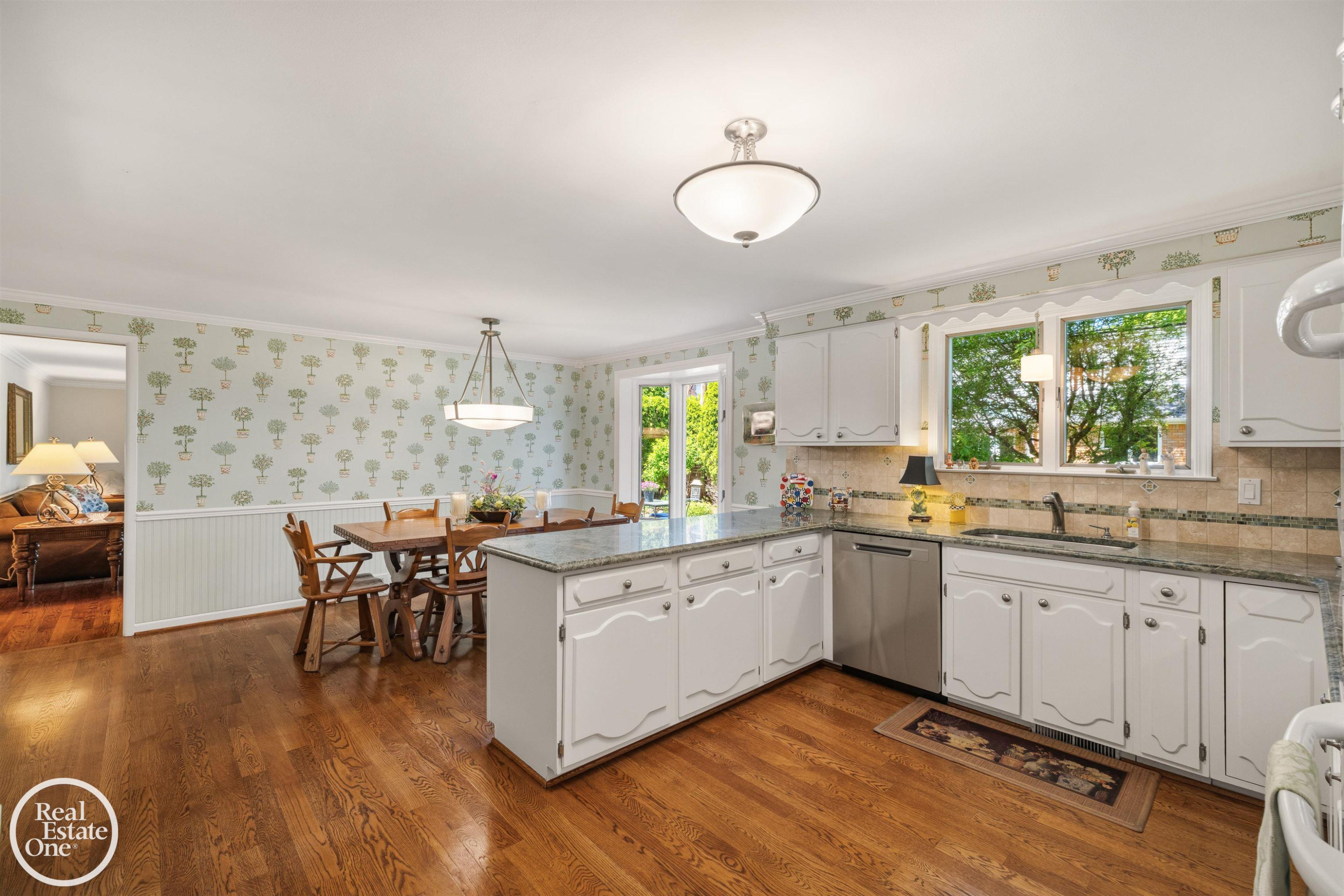 432 Saddle Lane, Grosse Pointe Woods, MI 48236 — Photo 17