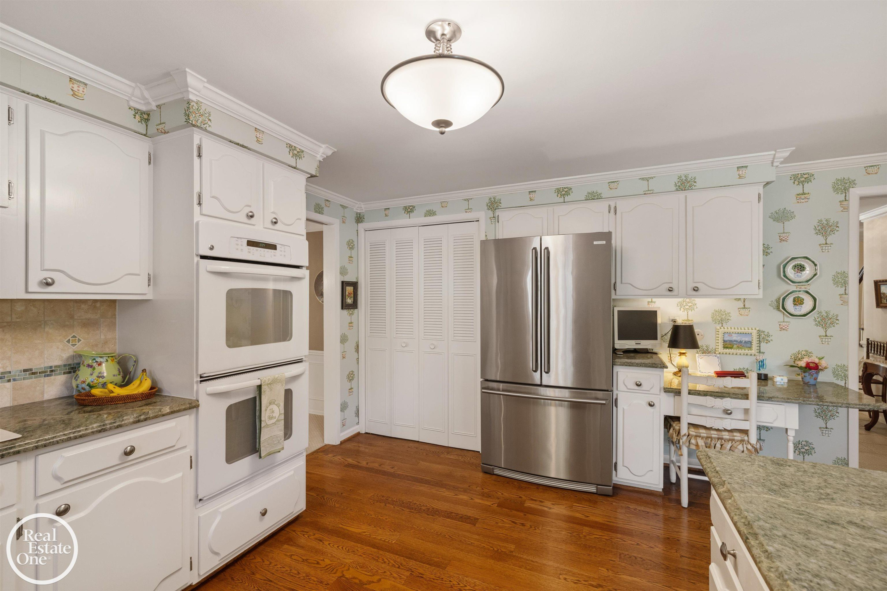 432 Saddle Lane, Grosse Pointe Woods, MI 48236 — Photo 18
