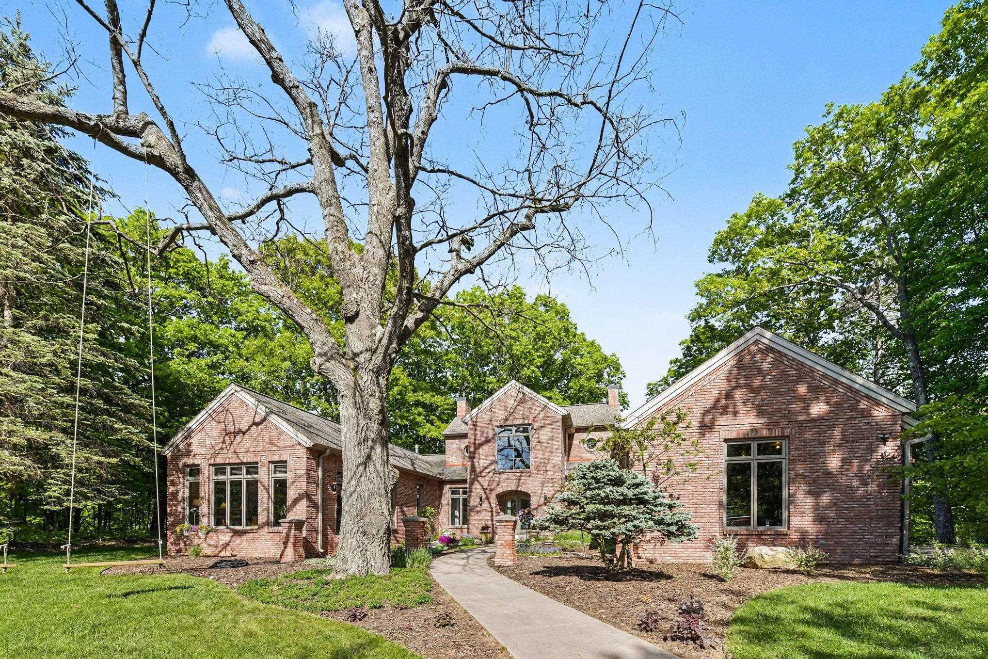N3870 N Grand Oak Drive, Iron Mountain, MI 49801 — Photo 2