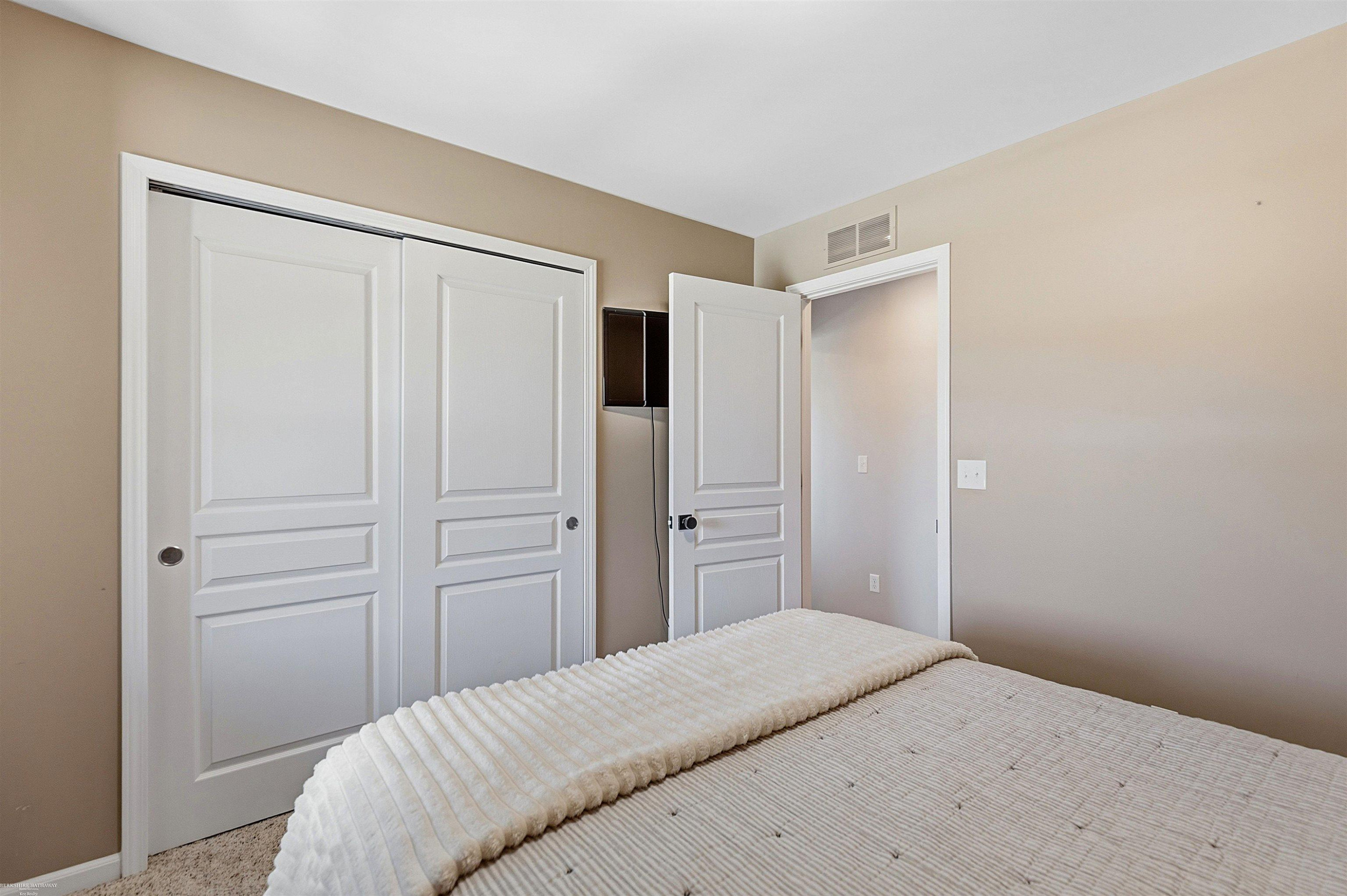 49410 Camarosa Lane, MI 48044 — Photo 34