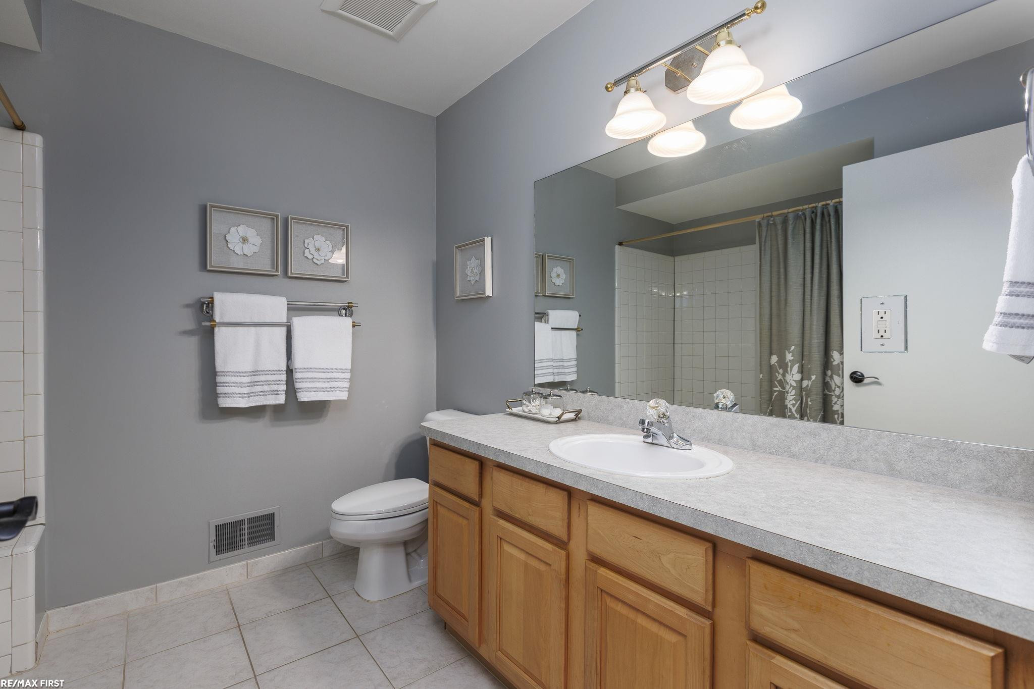 51205 Christine Court, Shelby Twp, MI 48316 — Photo 30