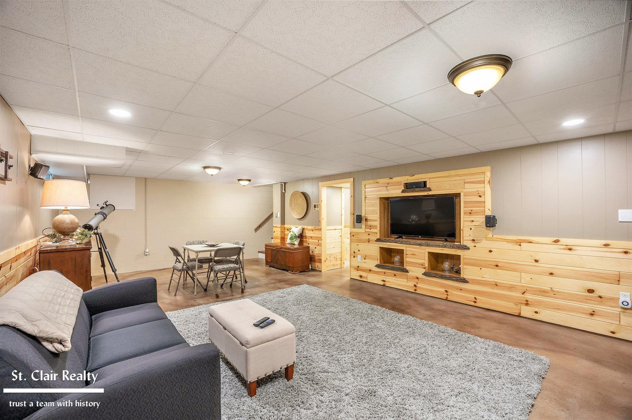 983 N Riverside Avenue, MI 48079 — Photo 31