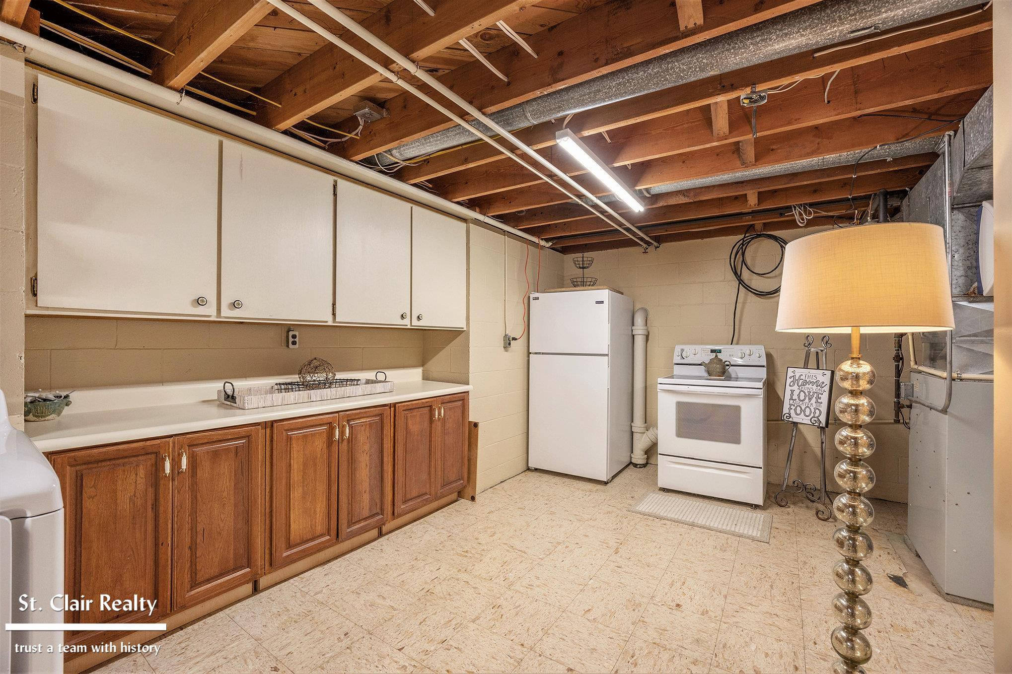 983 N Riverside Avenue, MI 48079 — Photo 33