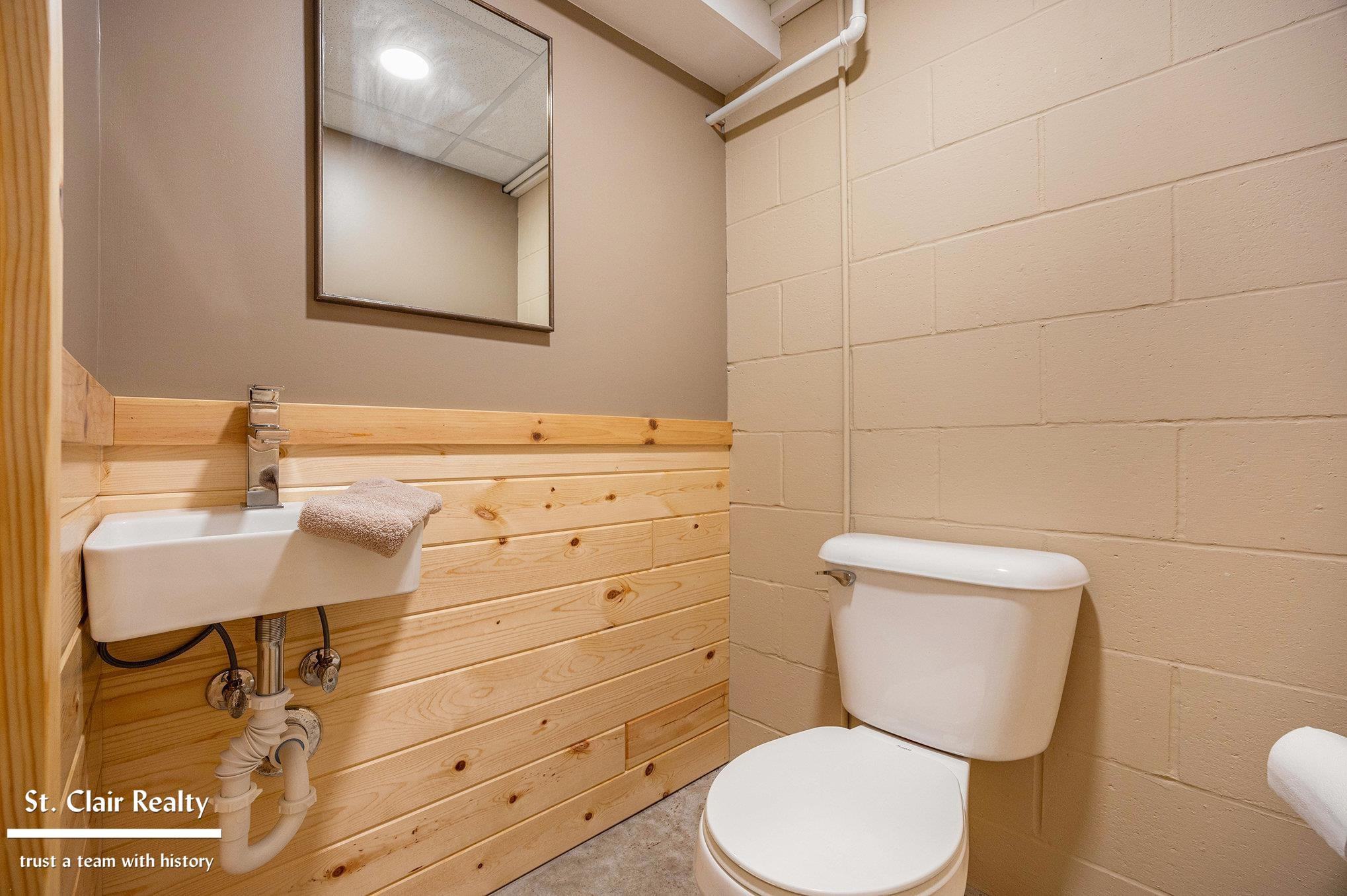 983 N Riverside Avenue, MI 48079 — Photo 34