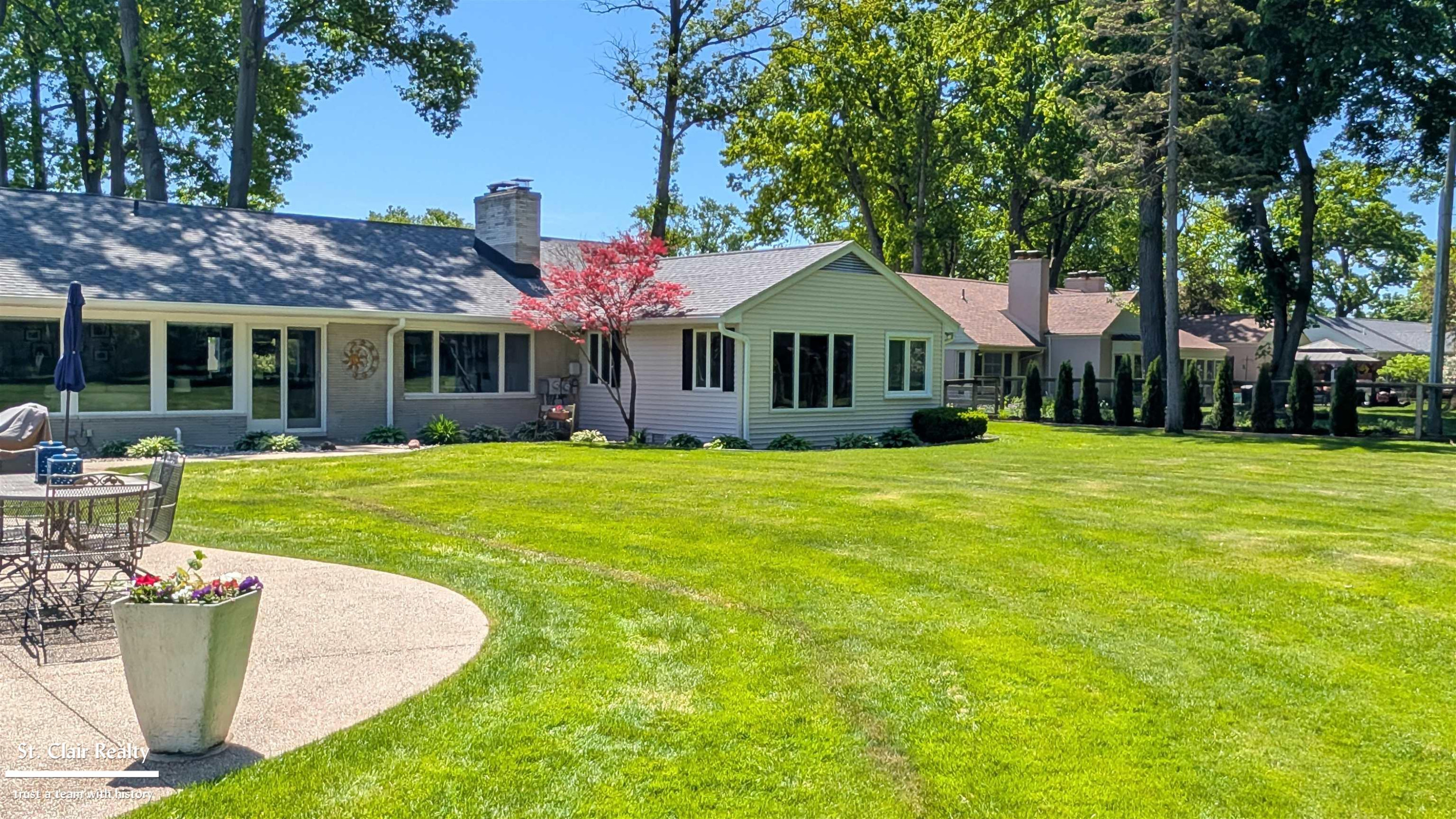 983 N Riverside Avenue, MI 48079 — Photo 40