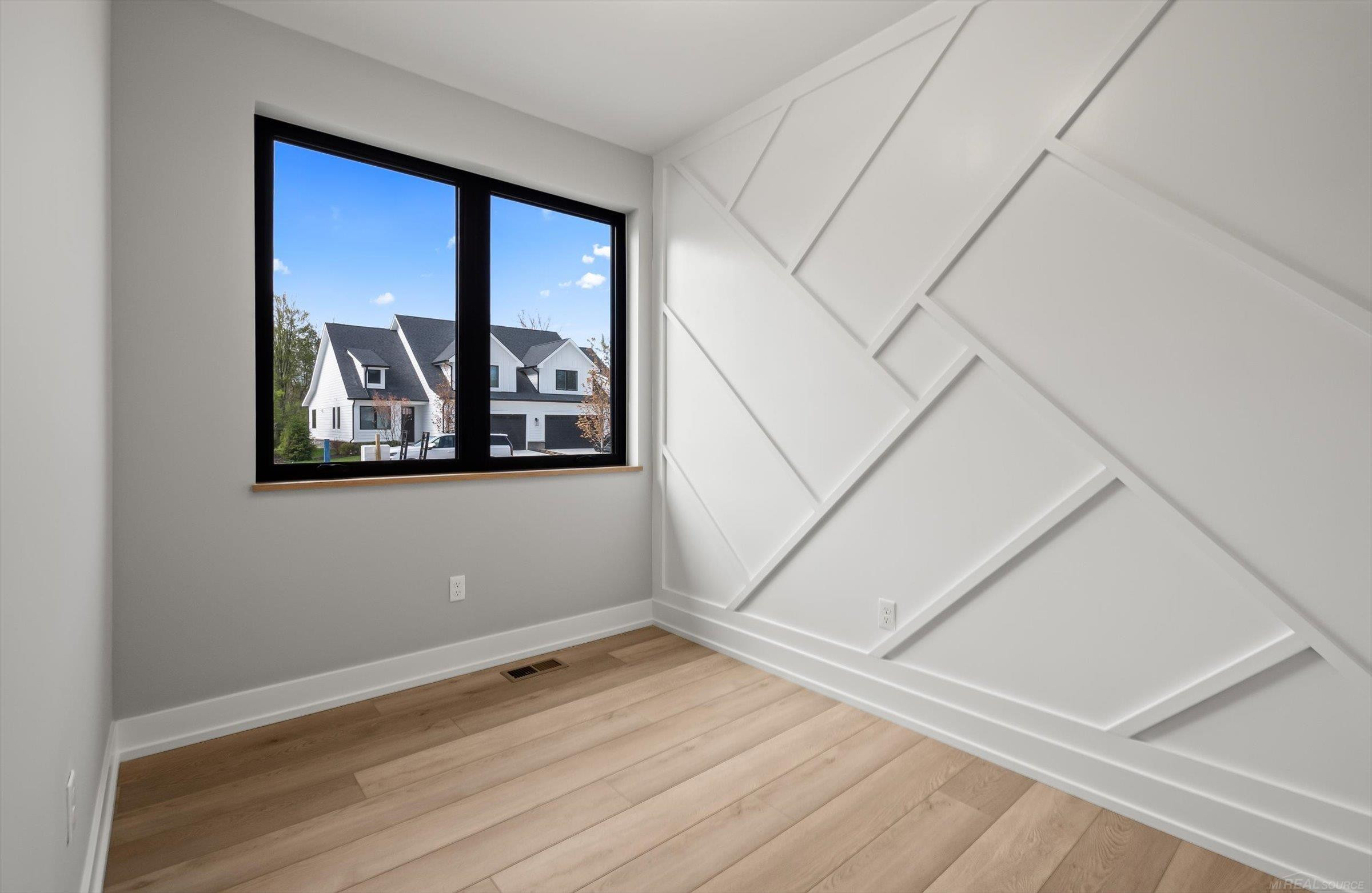 5811 Heights Drive, Unit 4 / Building 2, Sterling Heights, MI 48314 — Photo 12