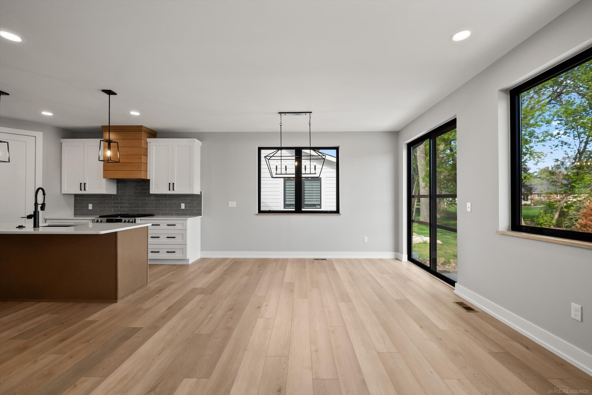 5811 Heights Drive, Unit 4 / Building 2, Sterling Heights, MI 48314 — Photo 13