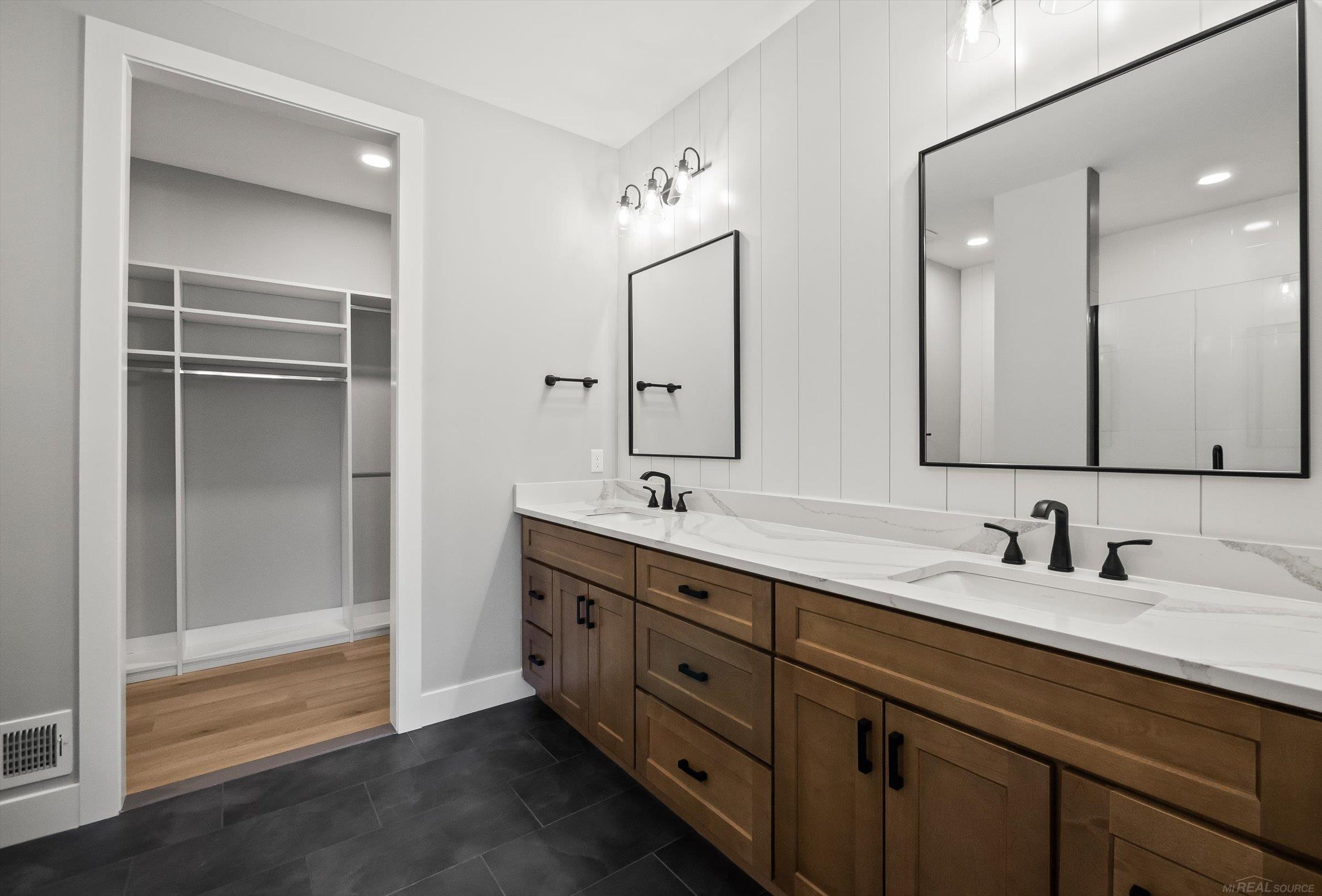 5811 Heights Drive, Unit 4 / Building 2, Sterling Heights, MI 48314 — Photo 16
