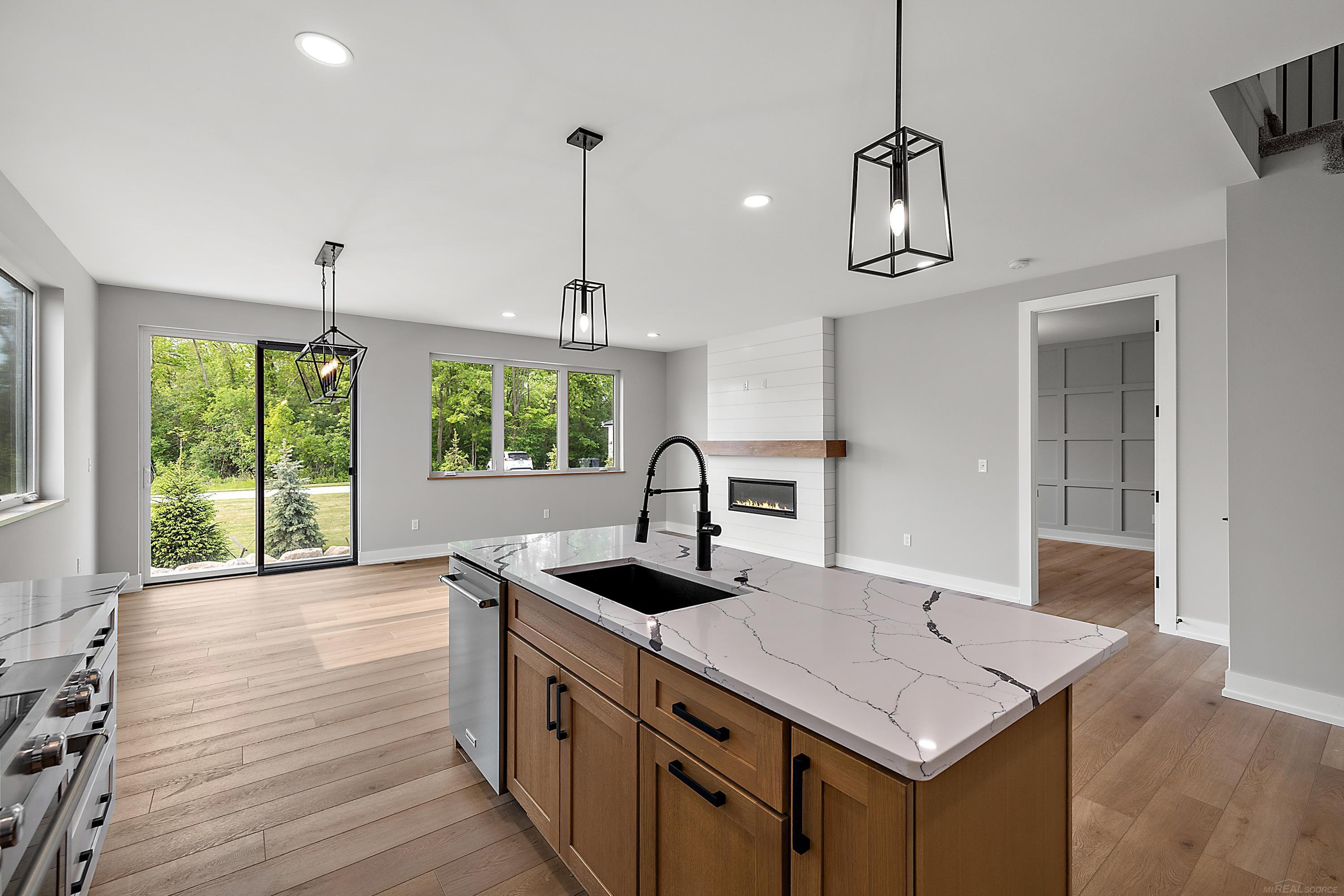 5874 Heights Drive, Unit 20 / Building 10, Sterling Heights, MI 48314 — Photo 4