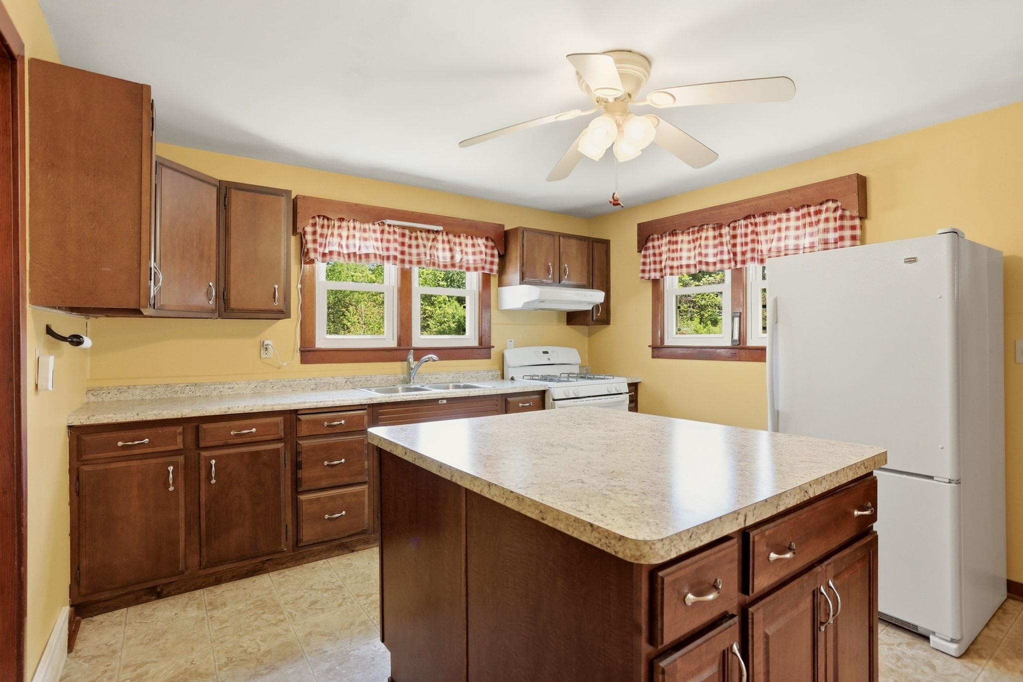 359 Gaway Street, Vassar, MI 48768 — Photo 2