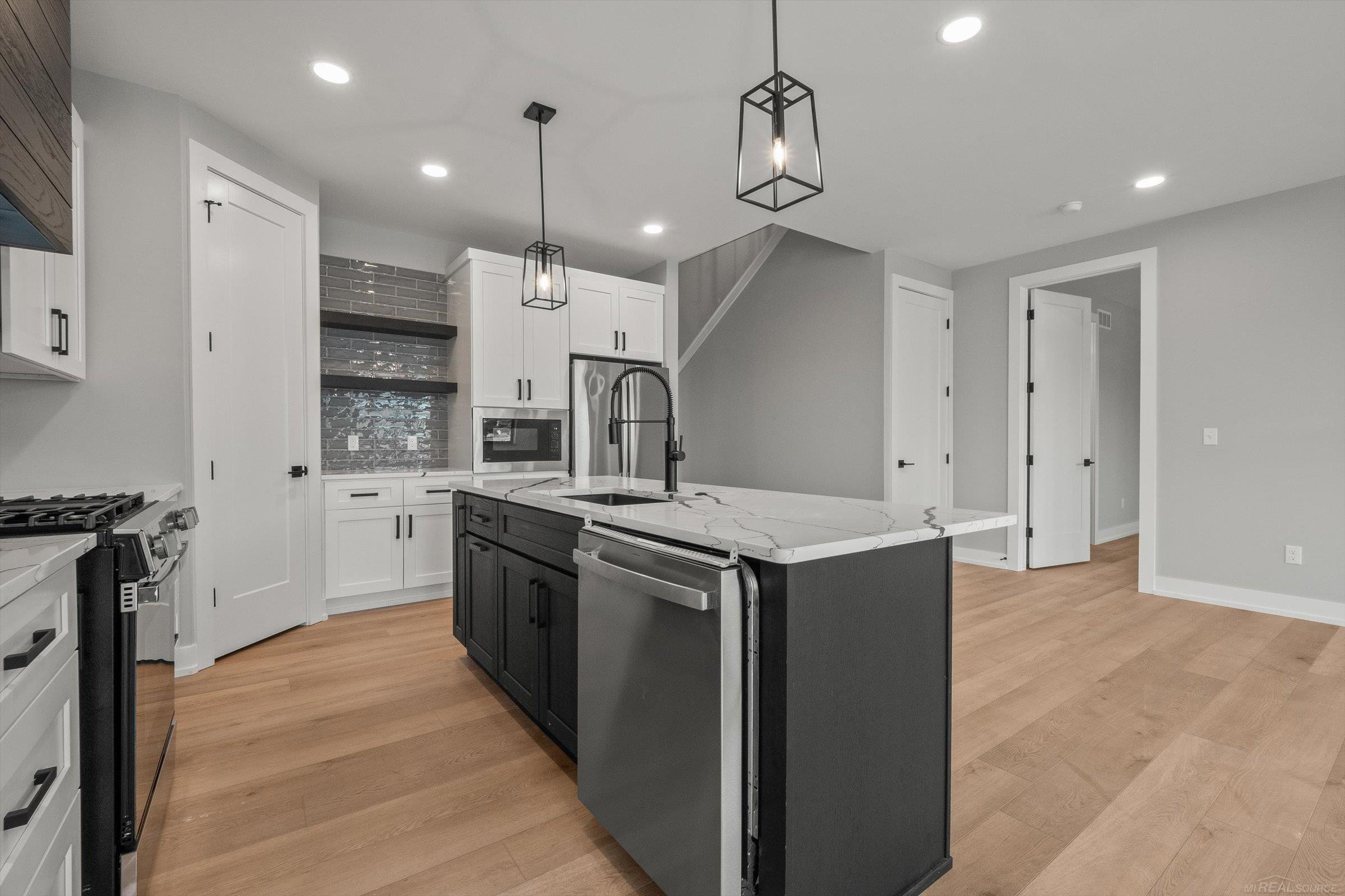 5865 Heights Drive, Unit 1 / Building 1, Sterling Heights, MI 48314 — Photo 4