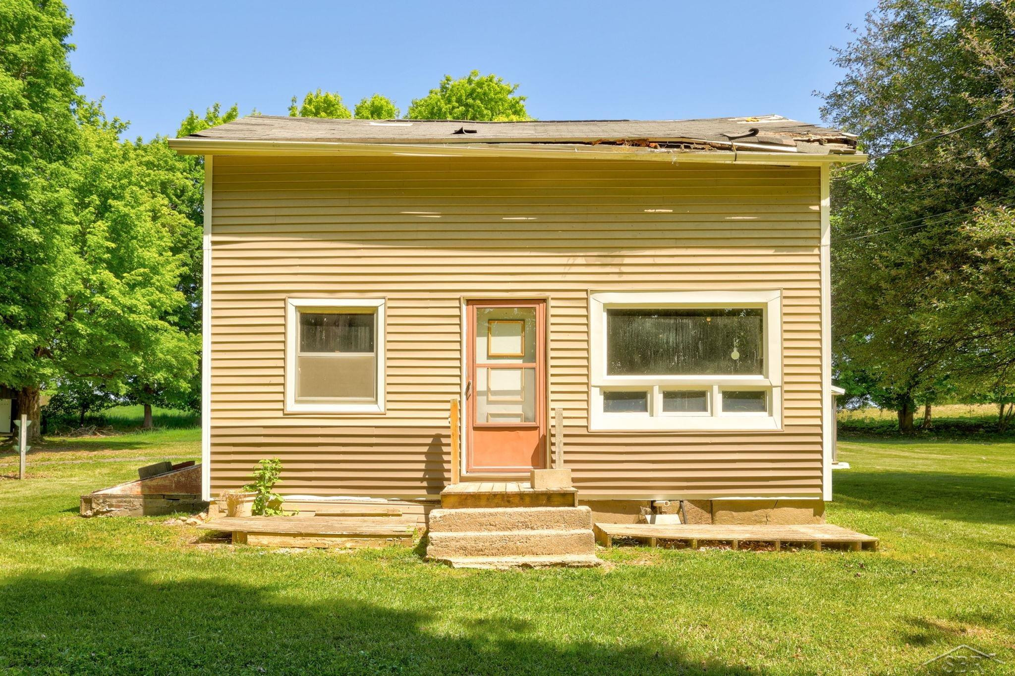 5400 Sister Lake Road, Columbiaville, MI 48421