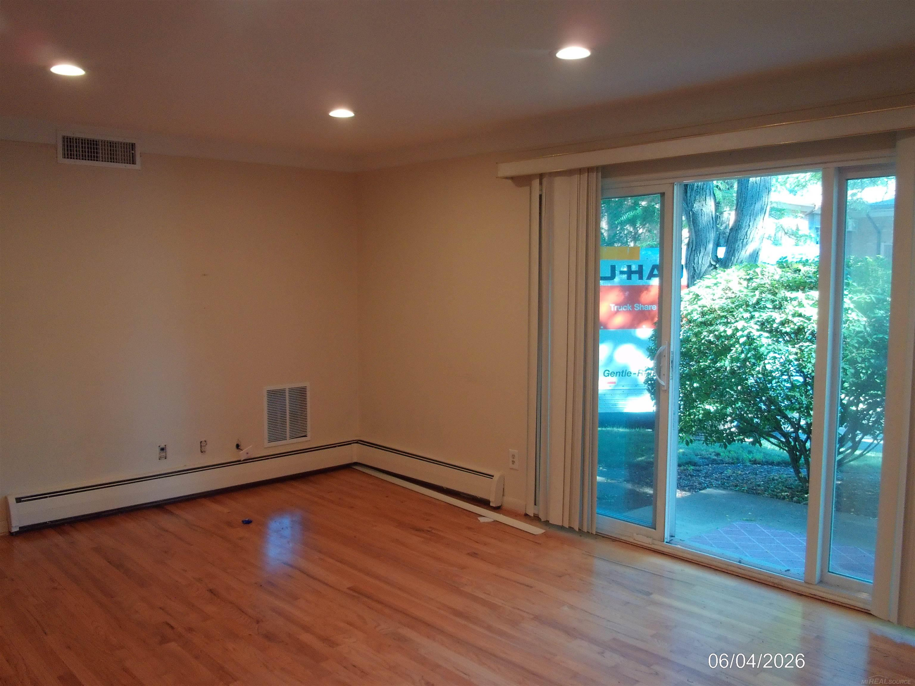 1253 Island Drive, 104, Ann Arbor, MI 48105 — Photo 2