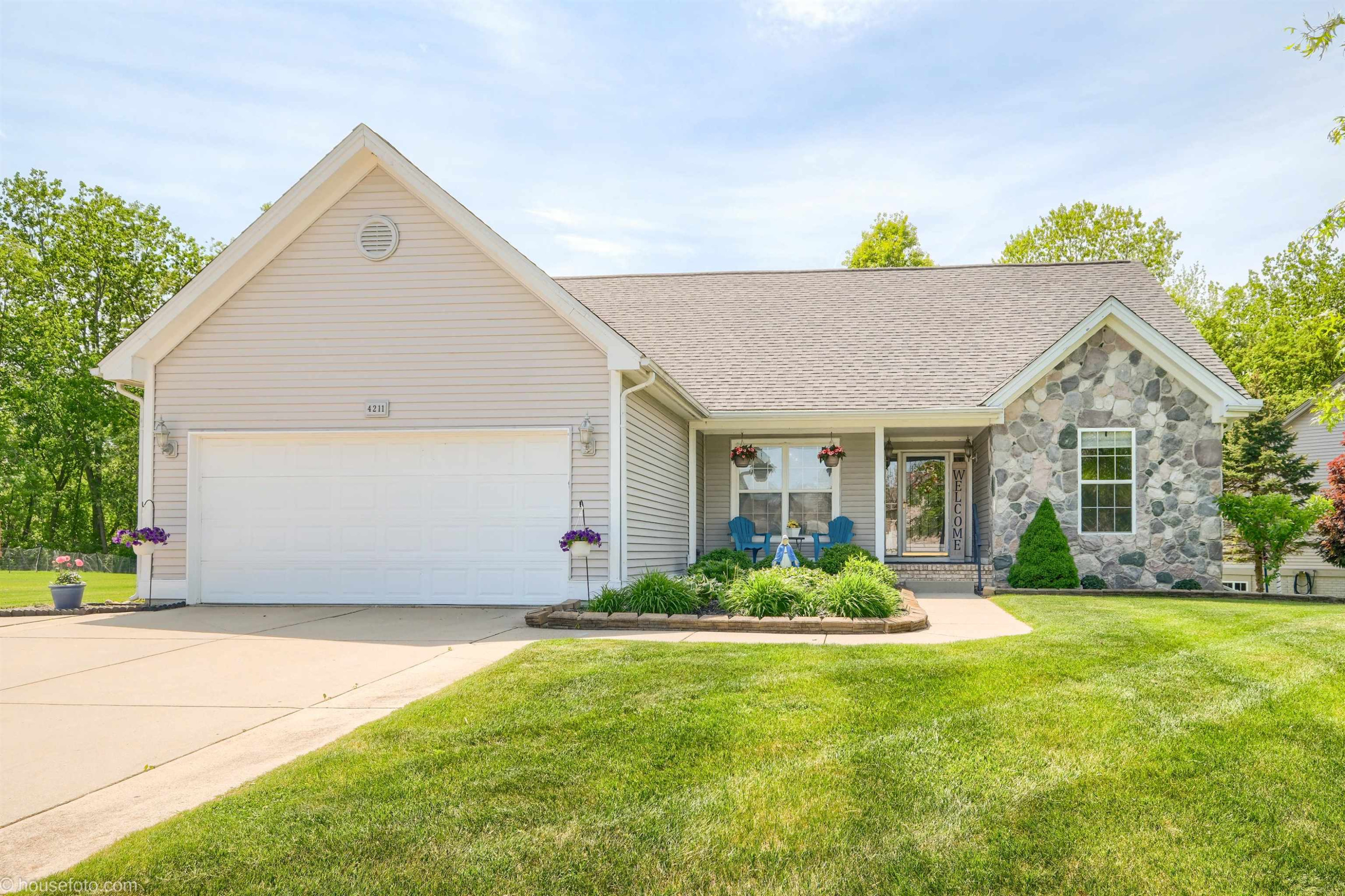 4211 Maplewood Meadows Avenue Avenue, Grand Blanc, MI 48439
