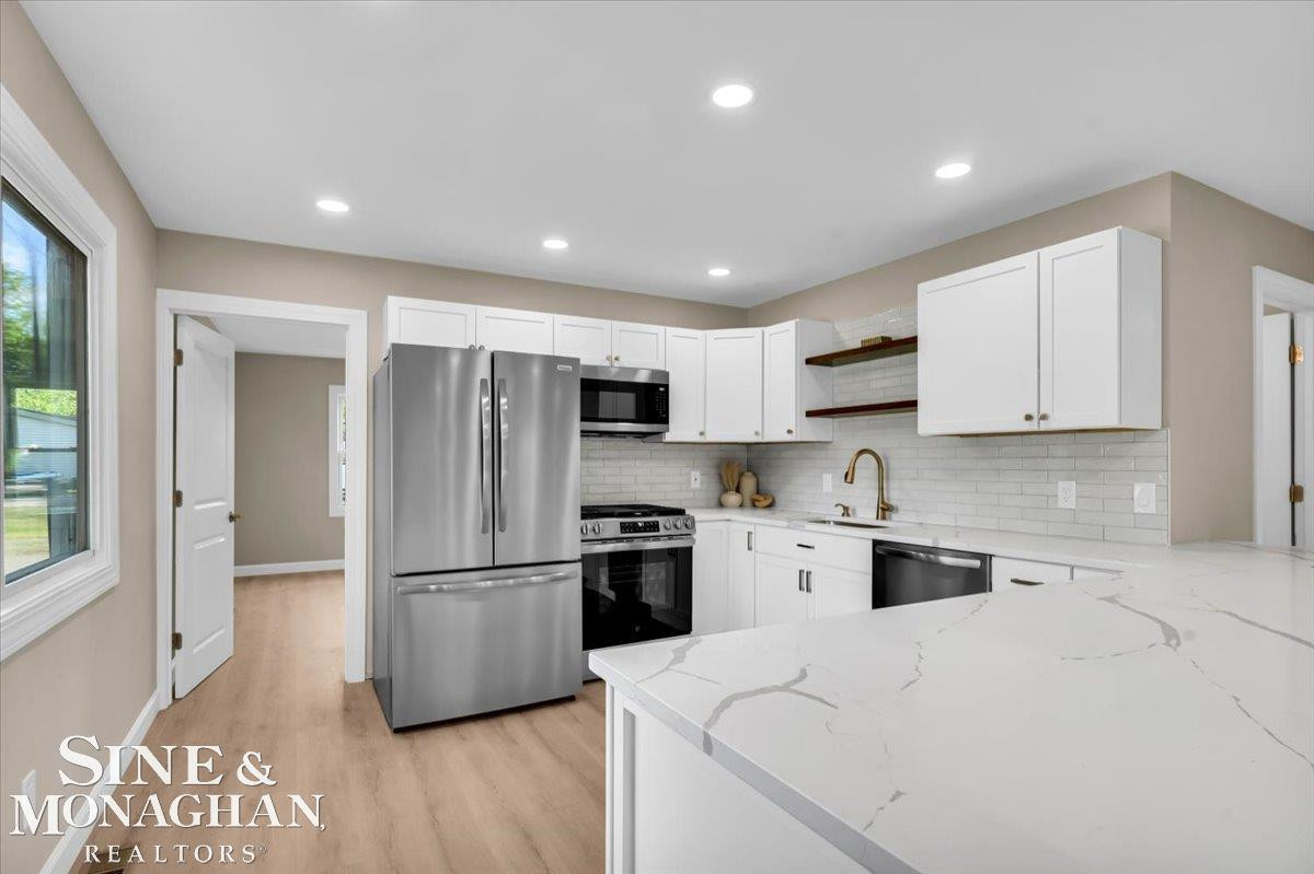 985 Fairledge Avenue, Lake Orion, MI 48362 — Photo 3
