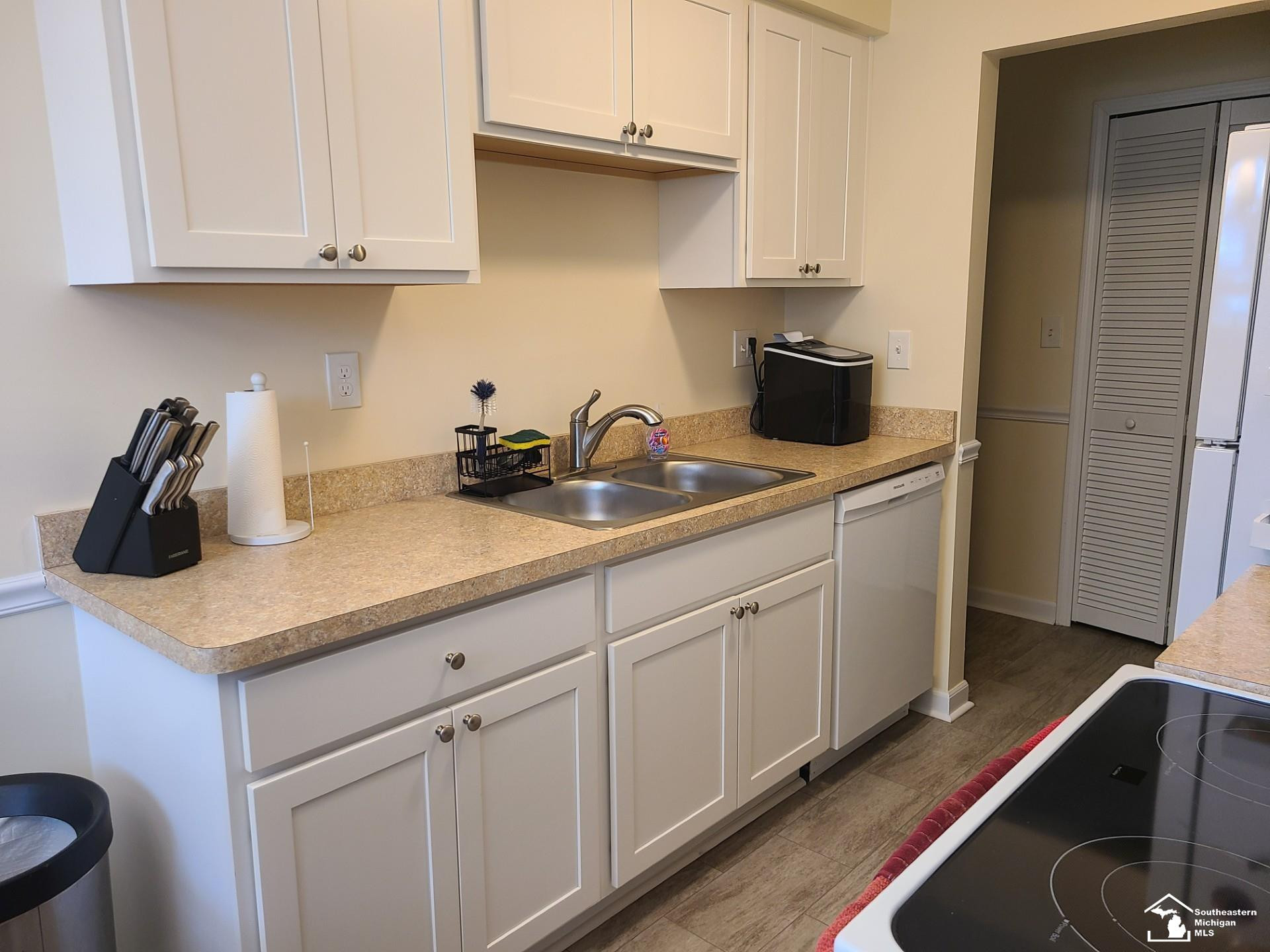 523 John Anderson Court, 79, Monroe, MI 48162 — Photo 9