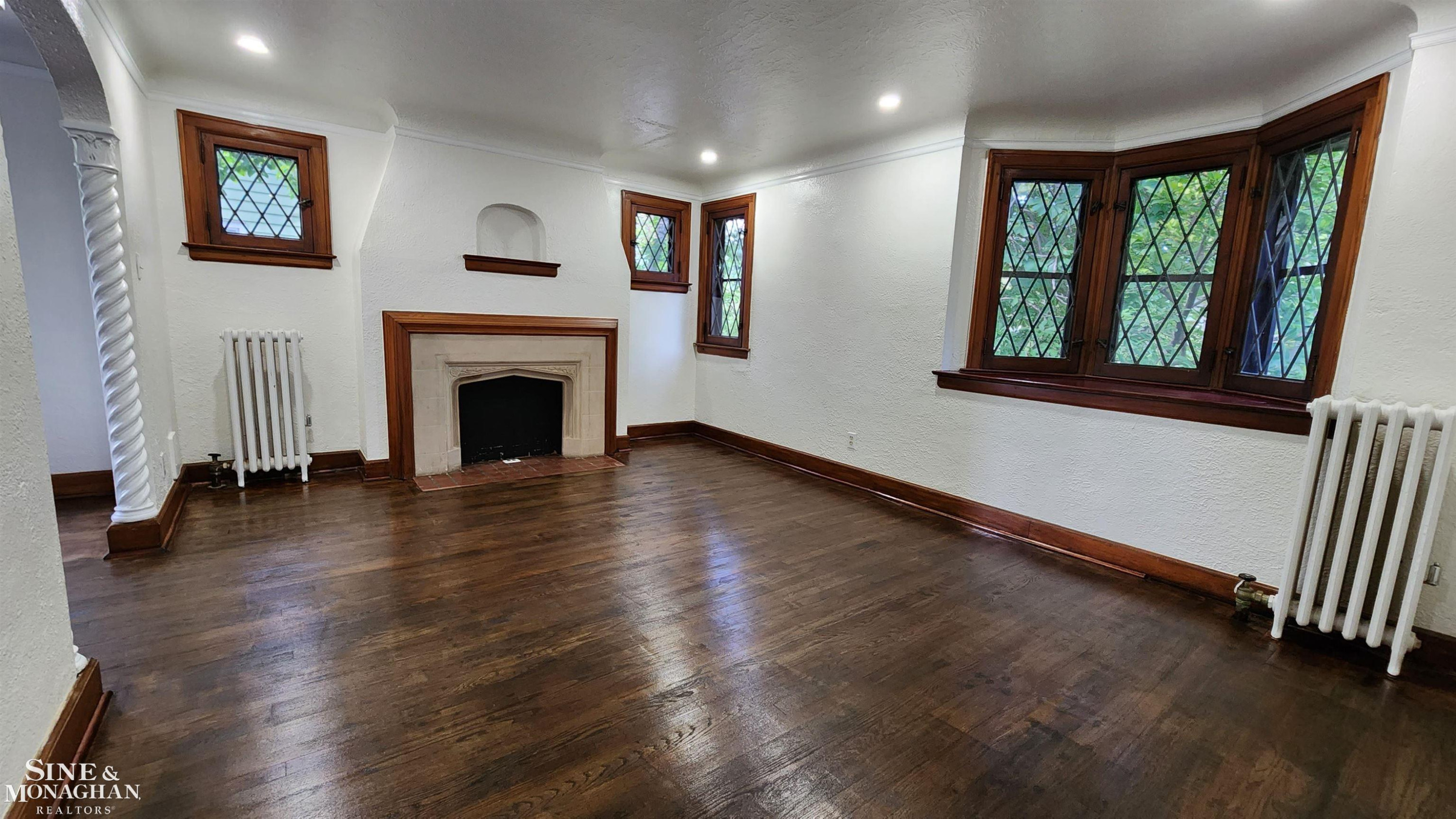 861 Beaconsfield Avenue, Upper, Grosse Pointe Park, MI 48230 — Photo 2
