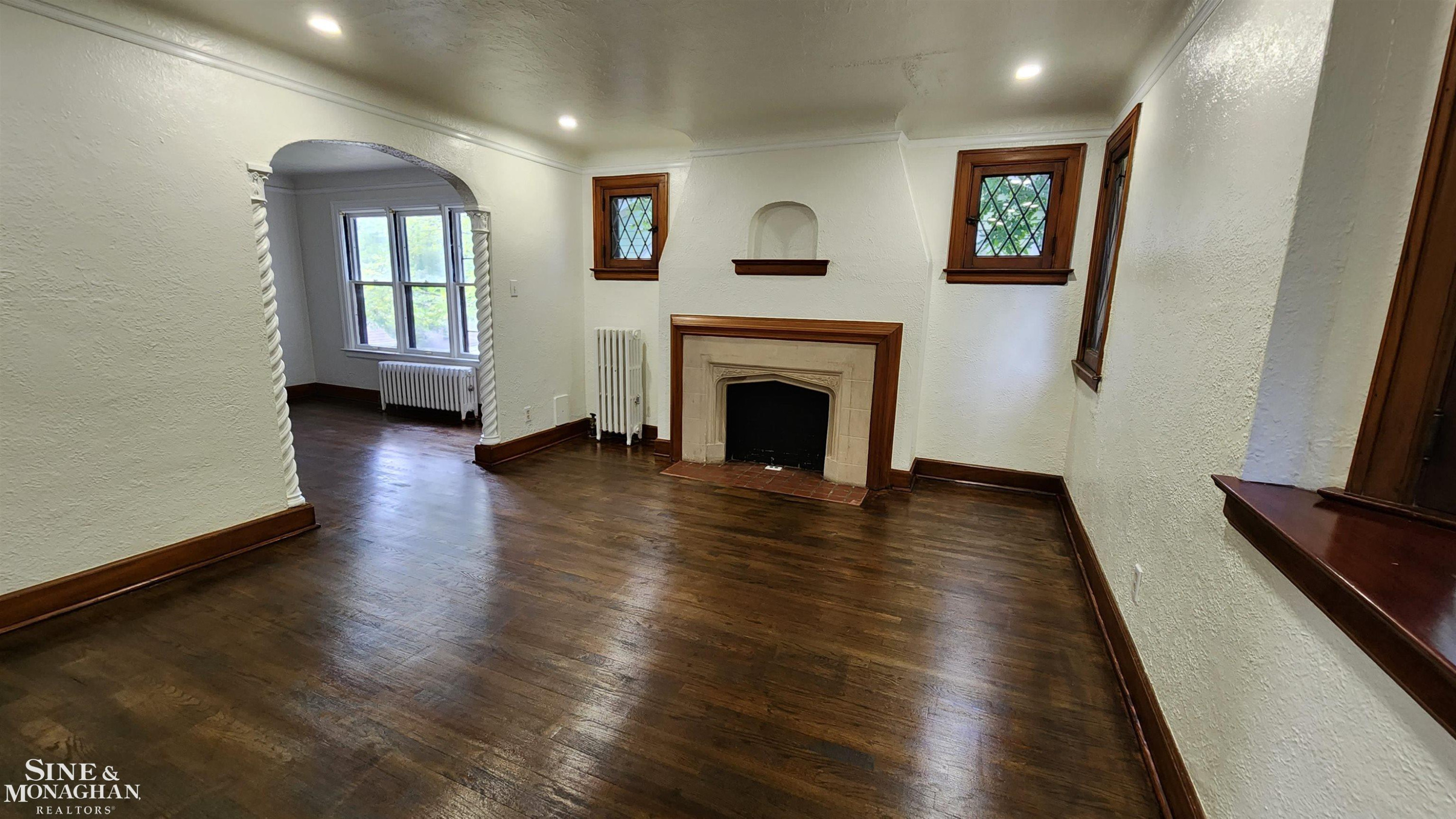 861 Beaconsfield Avenue, Upper, Grosse Pointe Park, MI 48230 — Photo 3