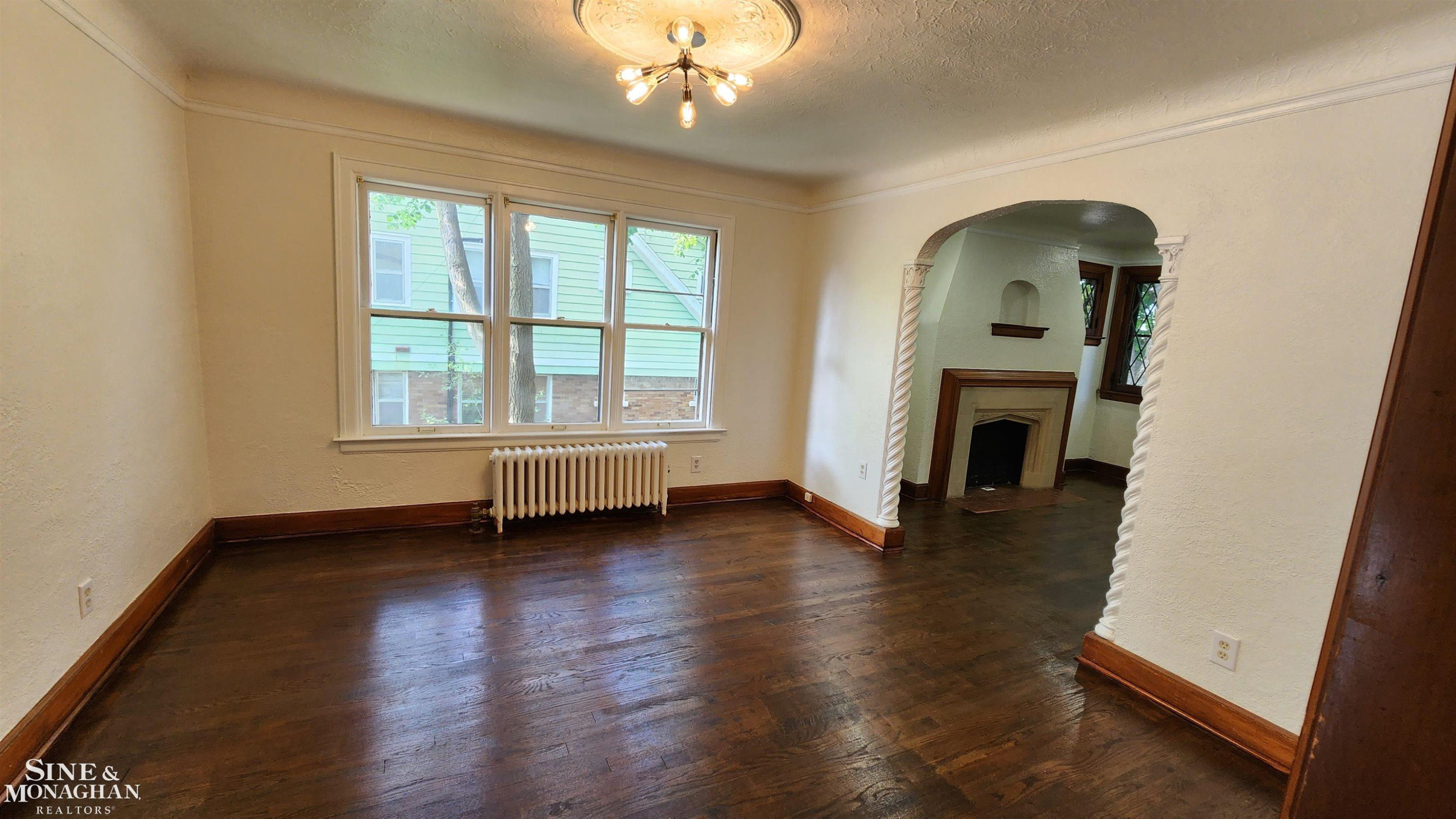 861 Beaconsfield Avenue, Upper, Grosse Pointe Park, MI 48230 — Photo 4