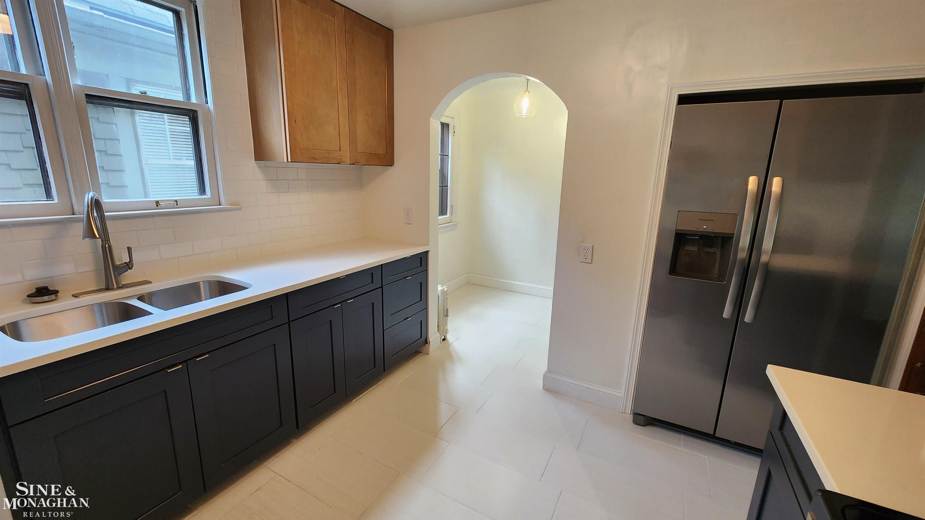 861 Beaconsfield Avenue, Upper, Grosse Pointe Park, MI 48230 — Photo 5