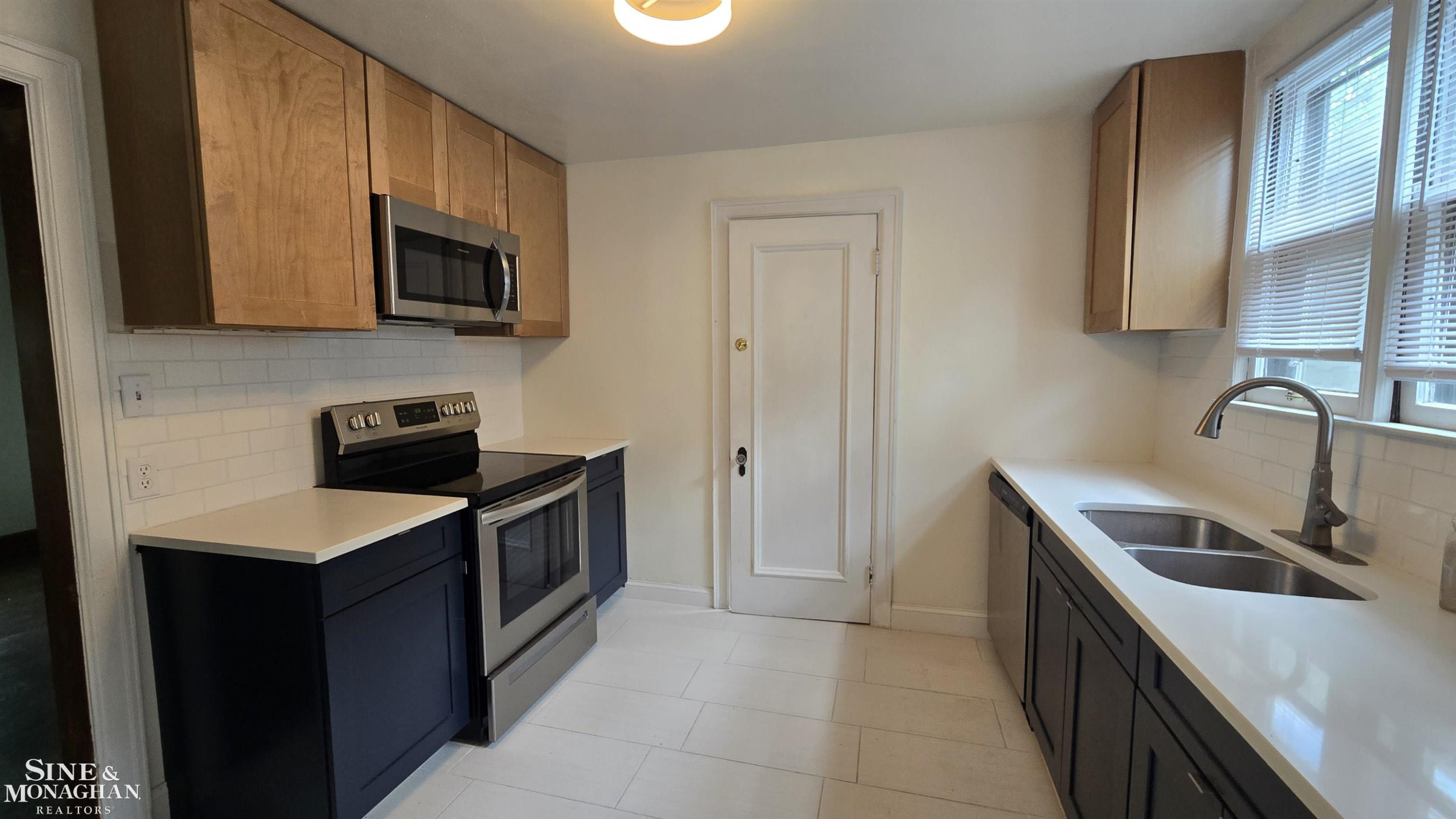 861 Beaconsfield Avenue, Upper, Grosse Pointe Park, MI 48230 — Photo 6
