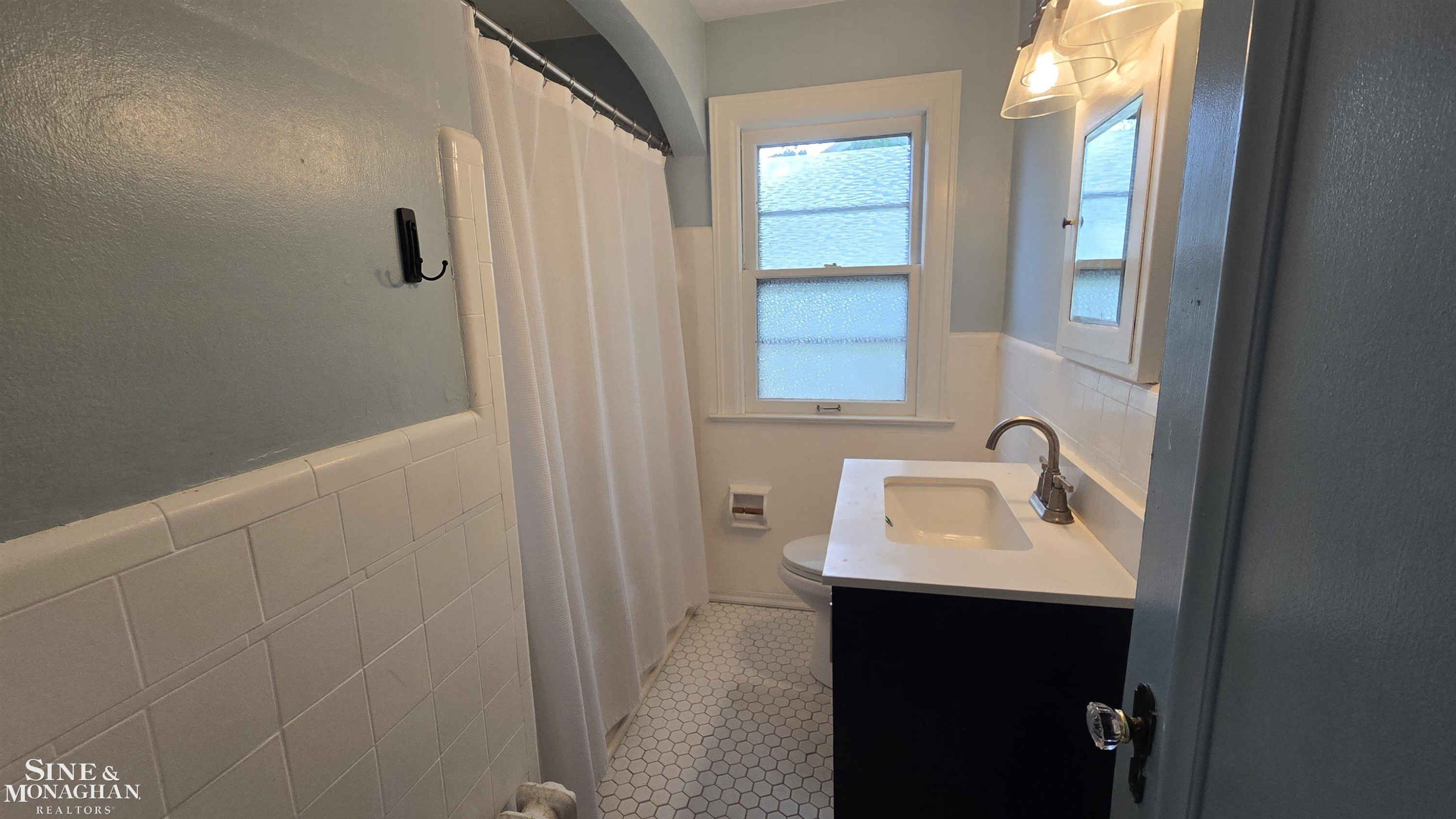 861 Beaconsfield Avenue, Upper, Grosse Pointe Park, MI 48230 — Photo 11