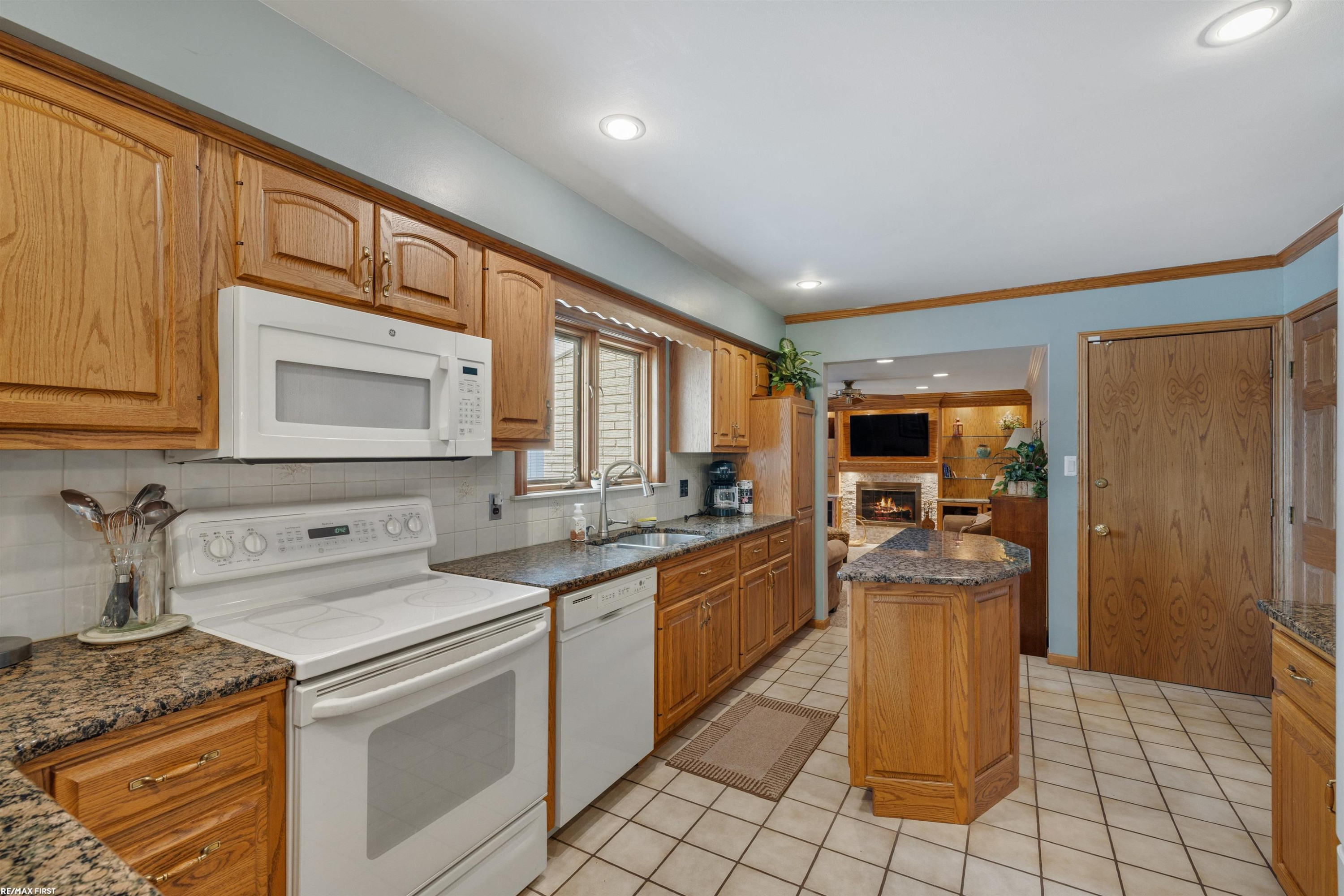23548 Kim Drive, Clinton Twp, MI 48035 — Photo 12