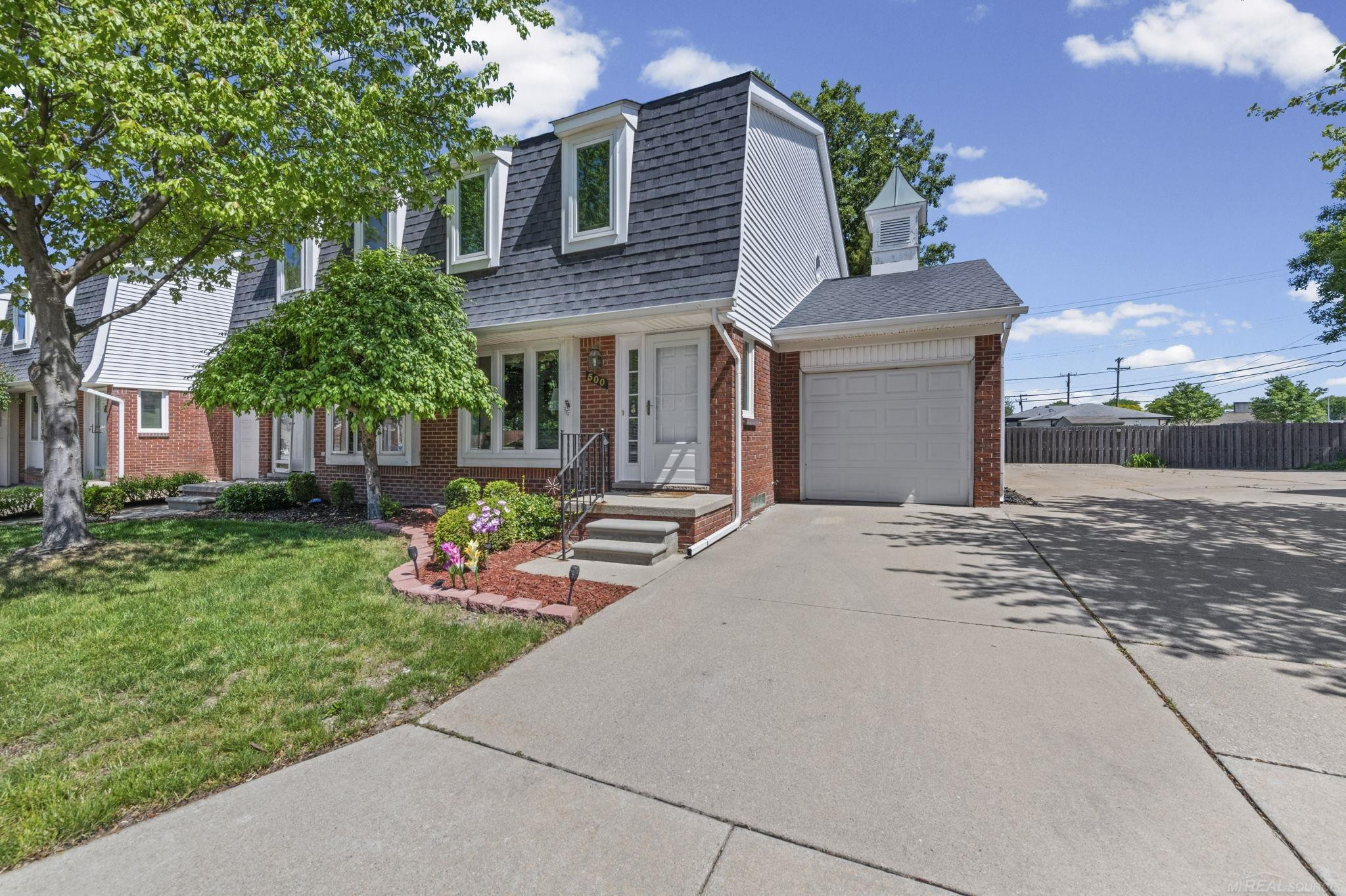 500 Pineview Court, Saint Clair Shores, MI 48081 — front exterior