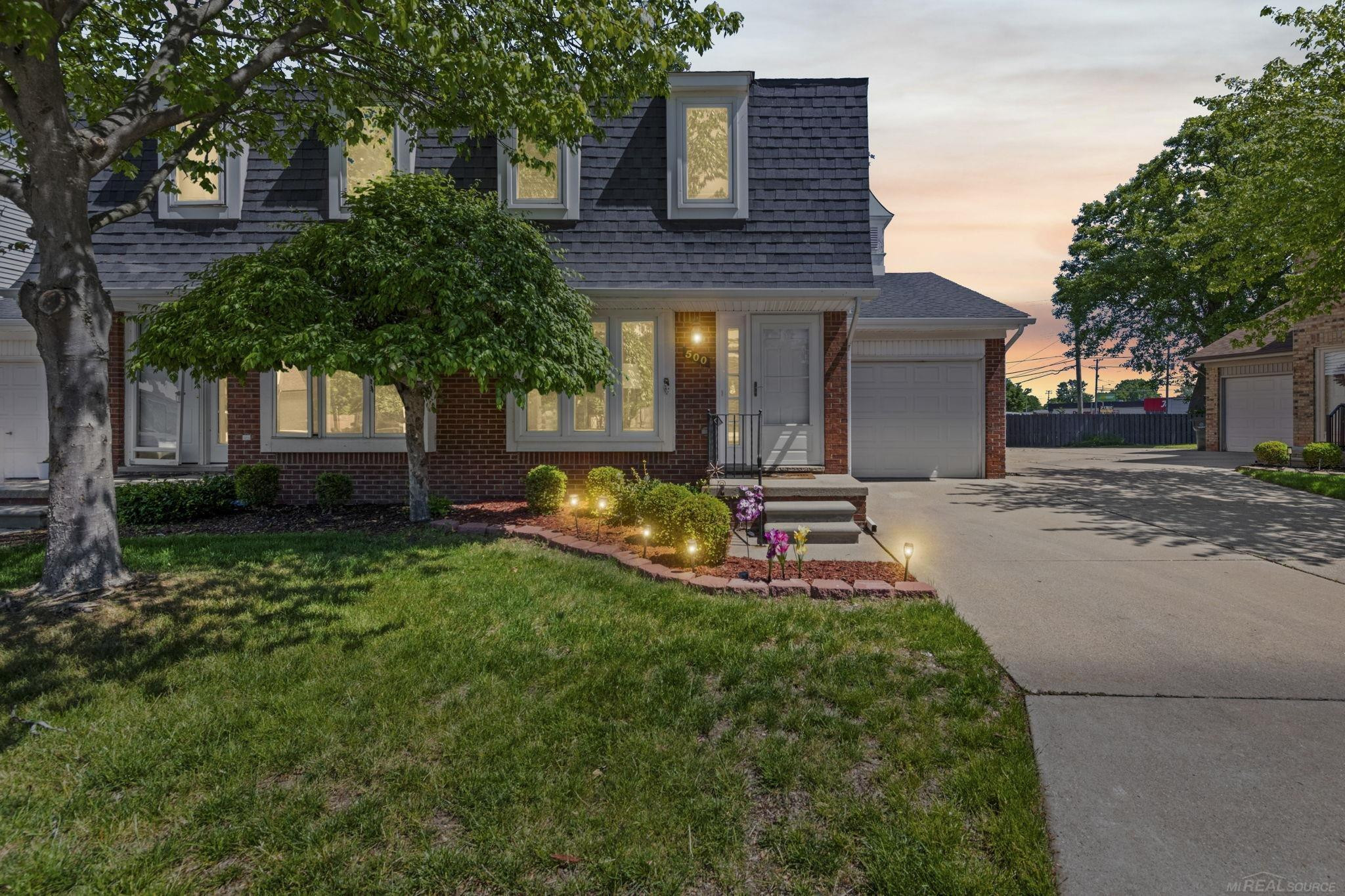 500 Pineview Court, Saint Clair Shores, MI 48081 — Photo 2