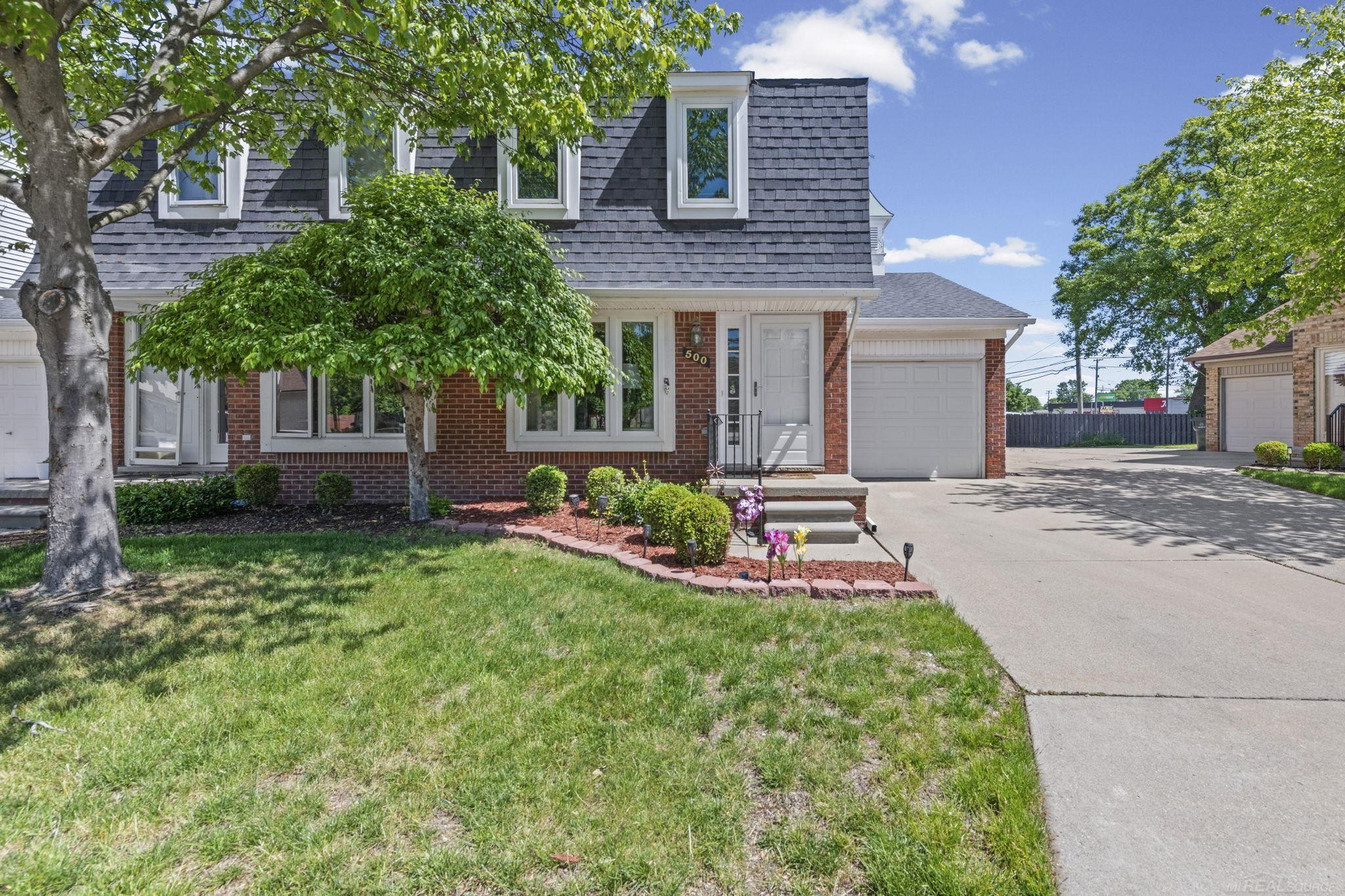 500 Pineview Court, Saint Clair Shores, MI 48081 — Photo 4